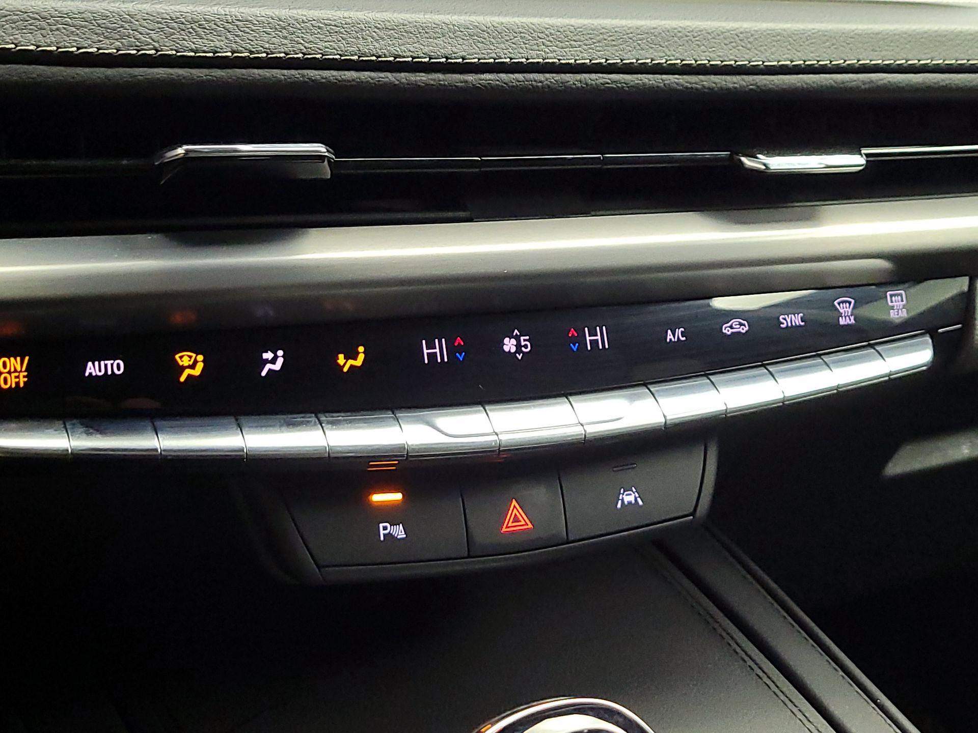 Thumbnail: 2024 Cadillac XT4 - 16