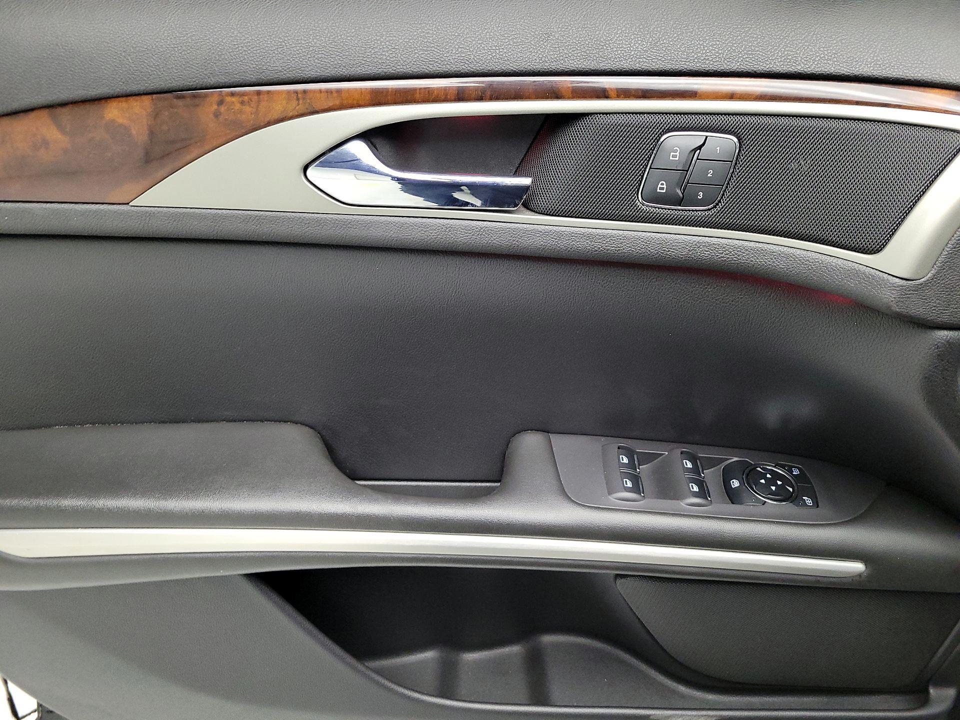 Thumbnail: 2014 Lincoln MKZ - 12