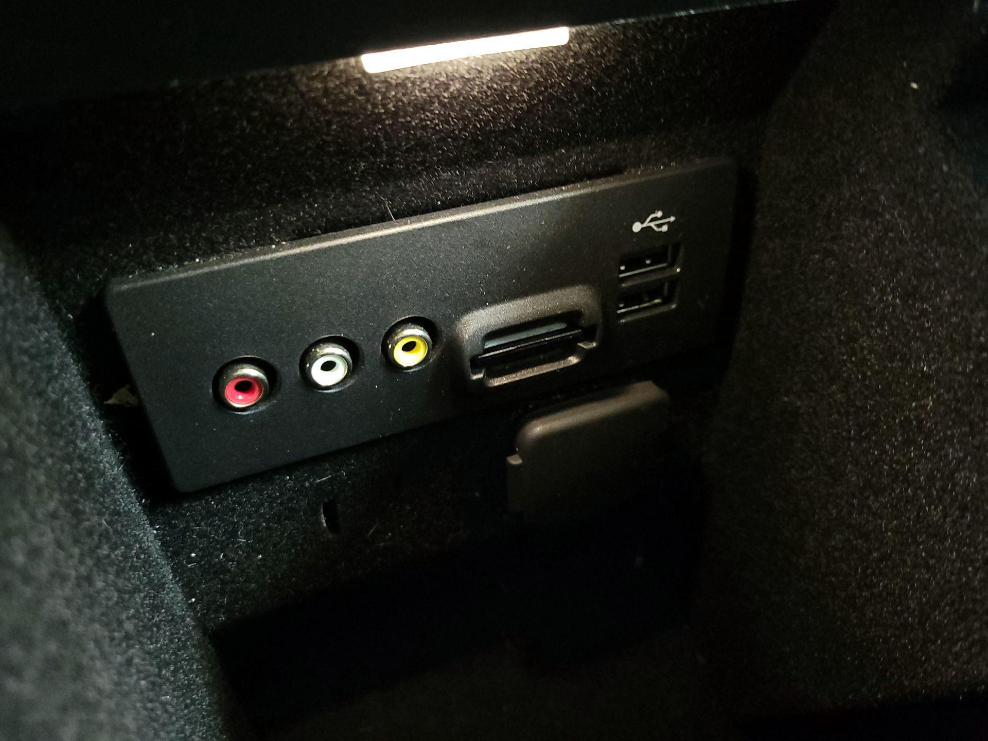 Thumbnail: 2014 Lincoln MKZ - 19