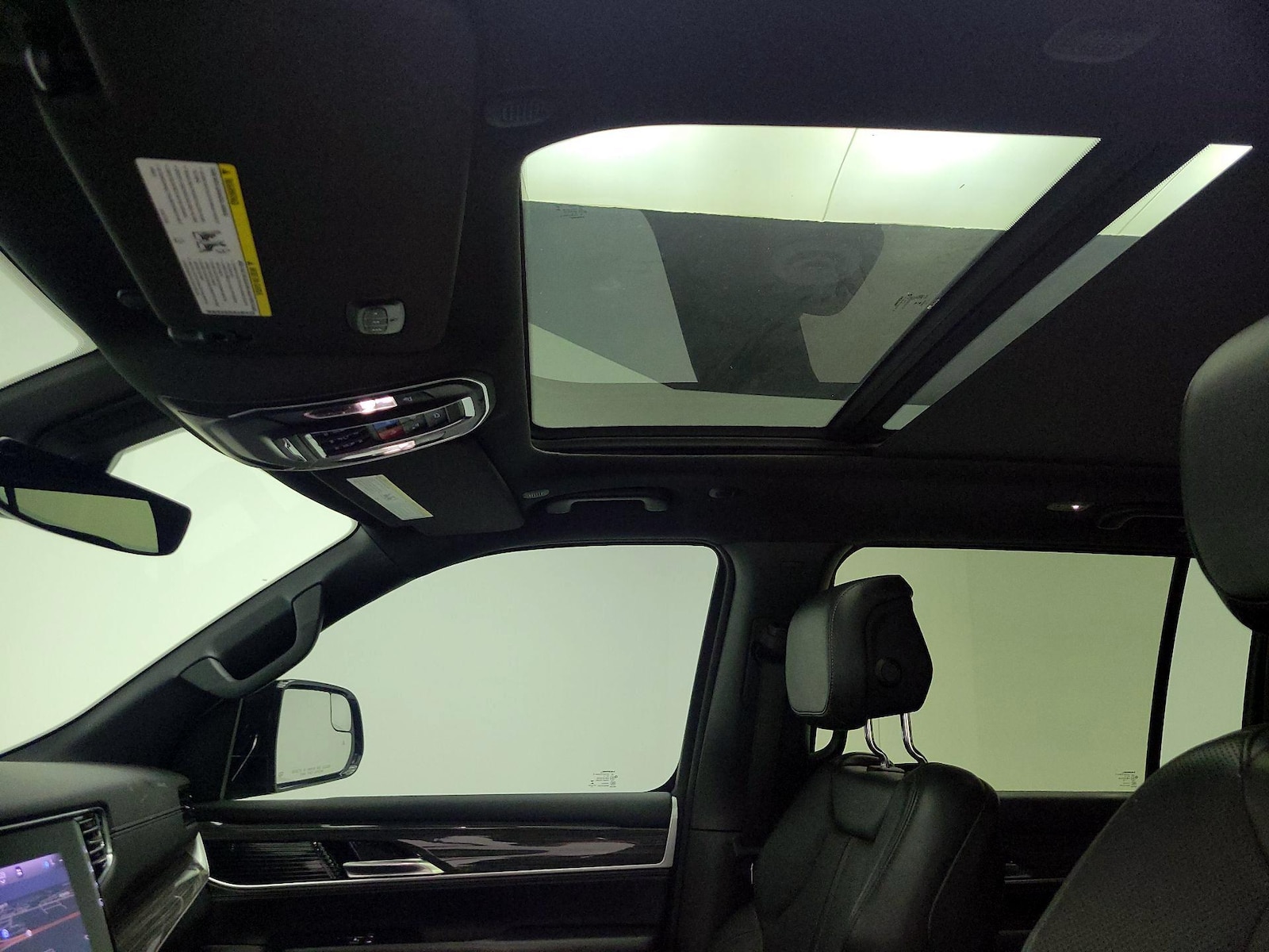 Panoramic Sunroof & Skylight(s)