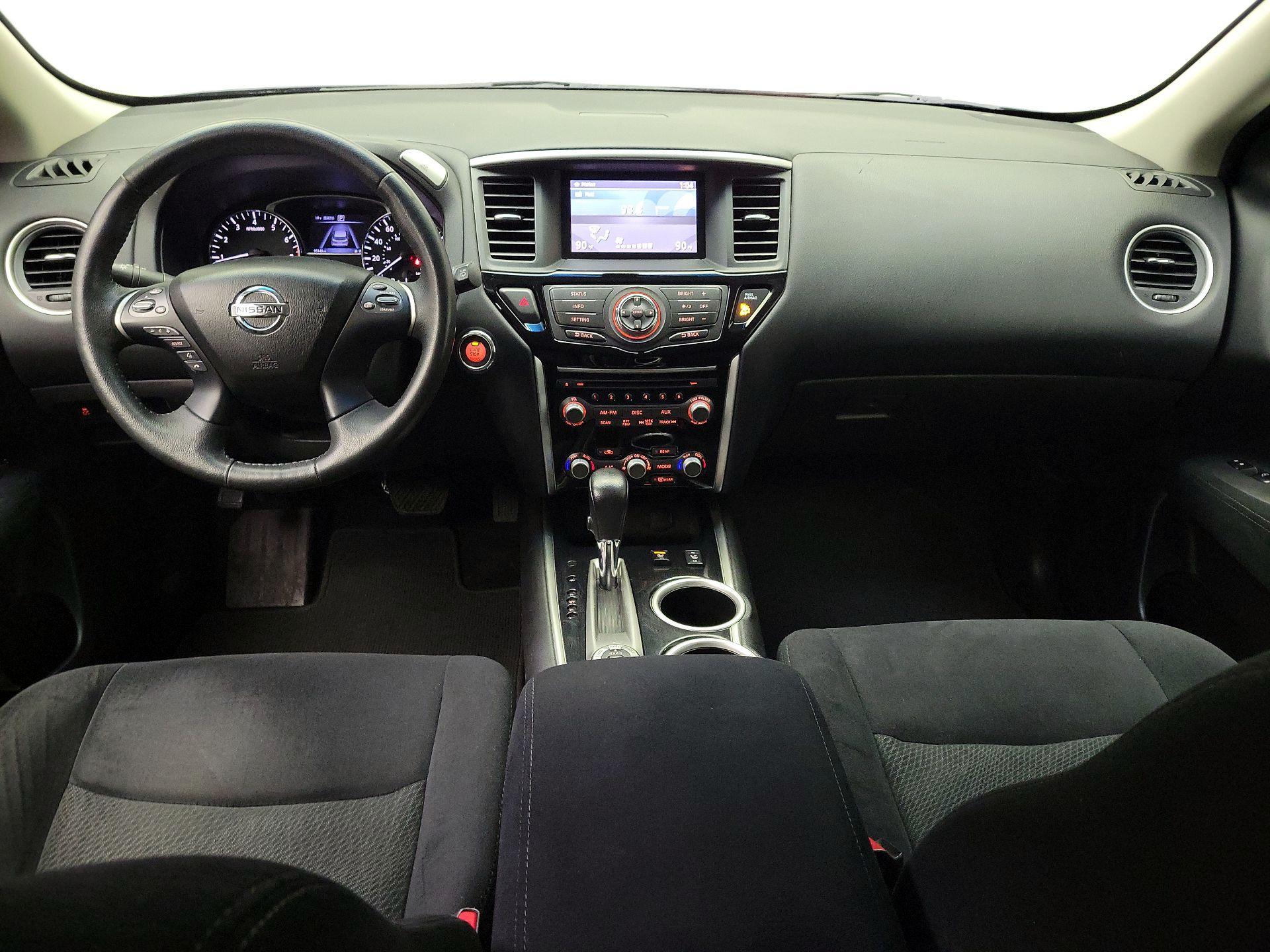 Thumbnail: 2016 Nissan Pathfinder - 9