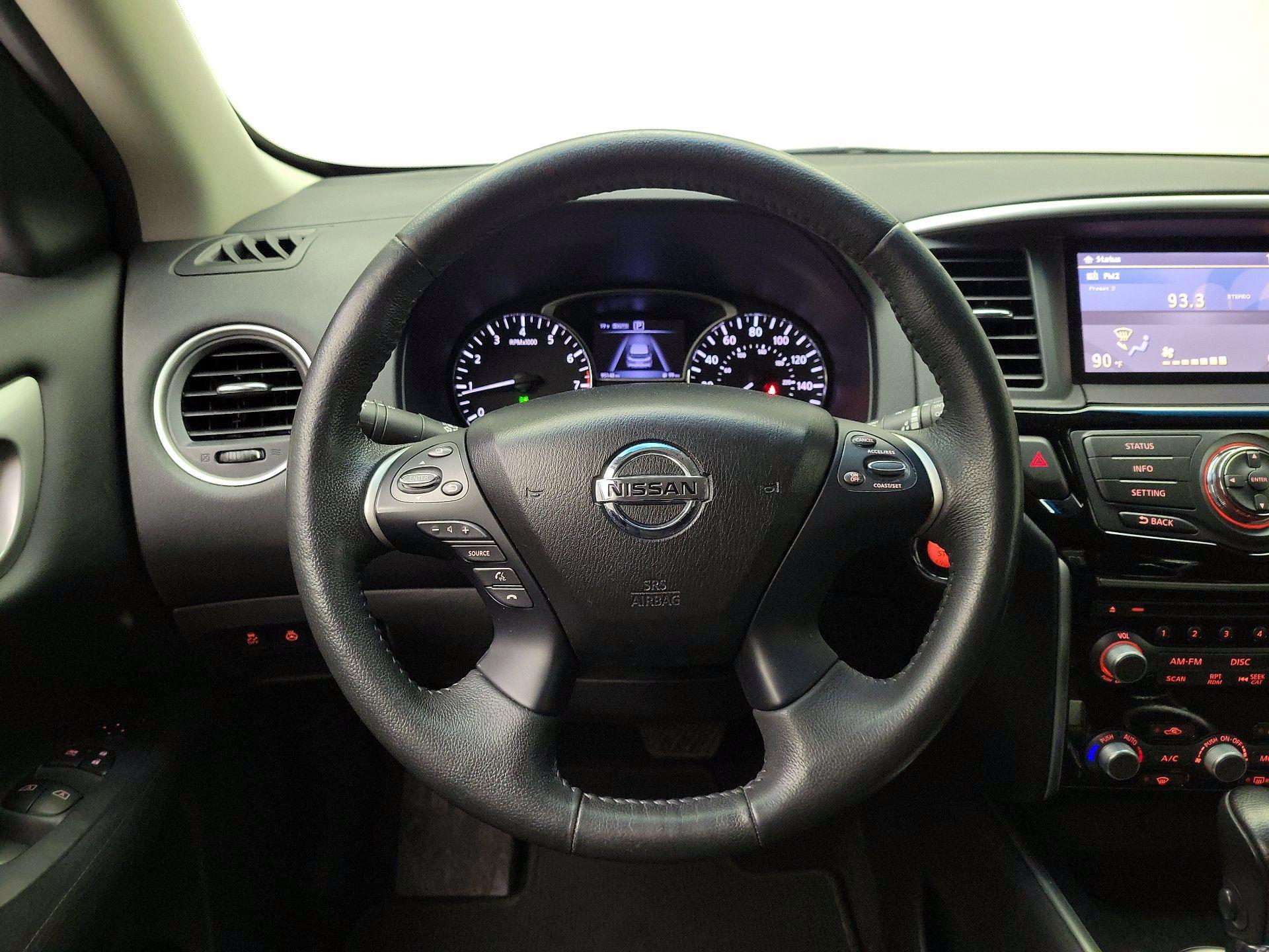 Thumbnail: 2016 Nissan Pathfinder - 10