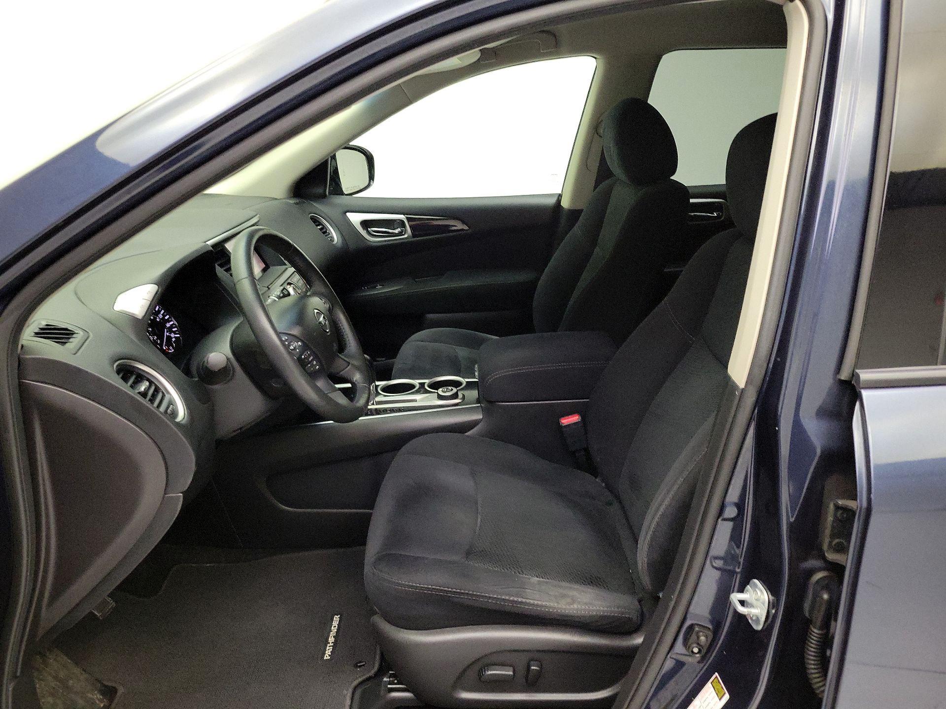 Thumbnail: 2016 Nissan Pathfinder - 11