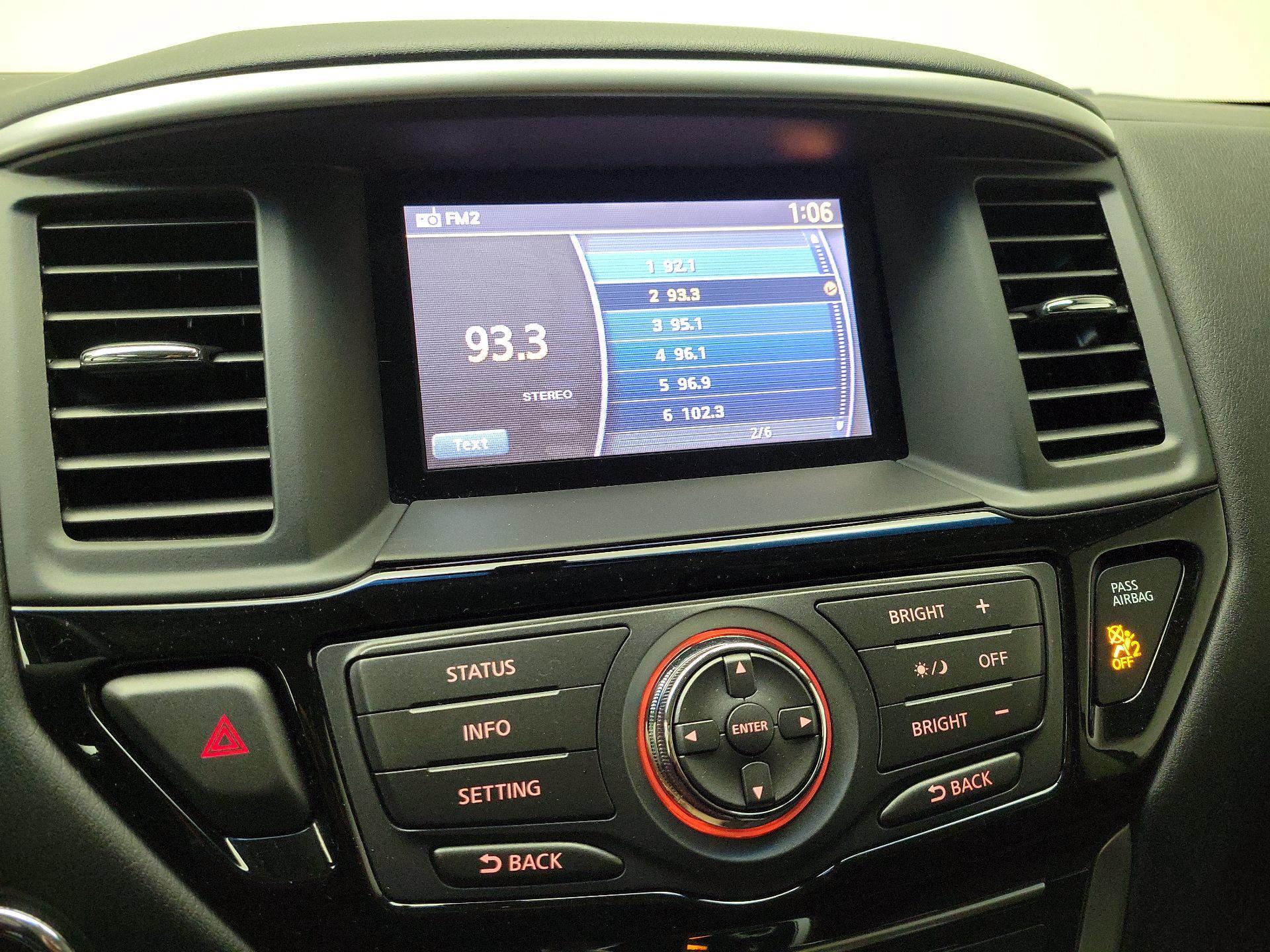 Thumbnail: 2016 Nissan Pathfinder - 15