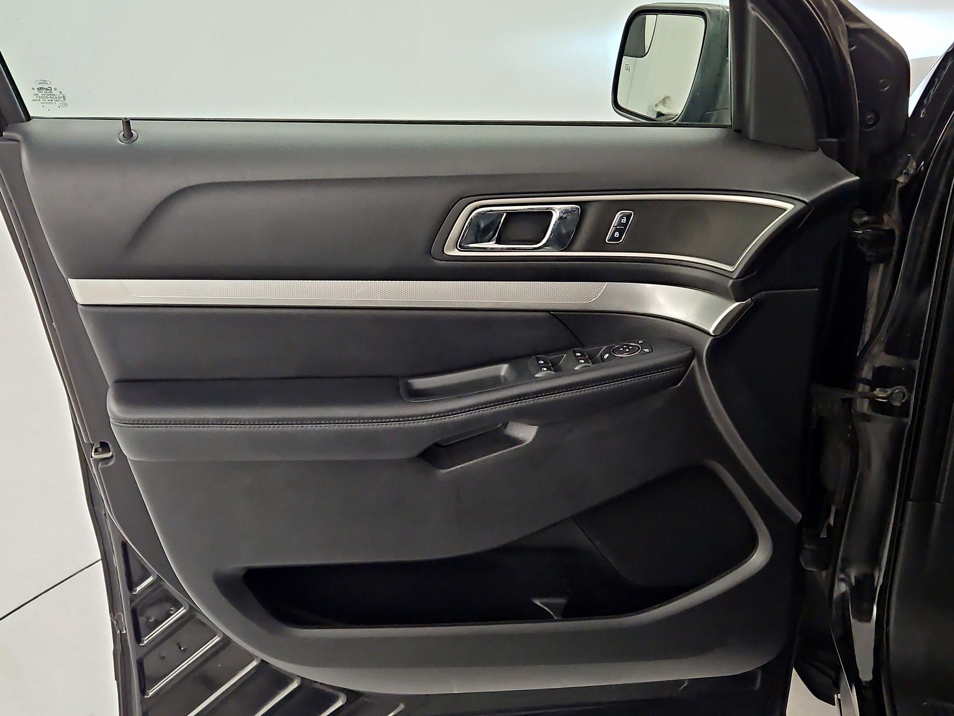 Thumbnail: 2016 Ford Explorer - 12