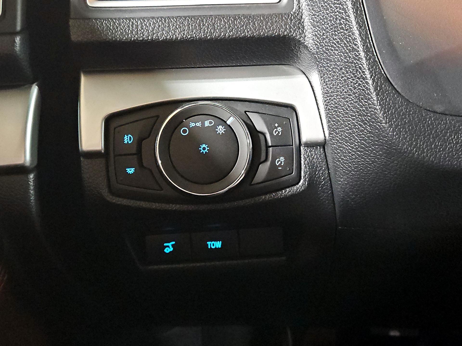 Thumbnail: 2016 Ford Explorer - 13