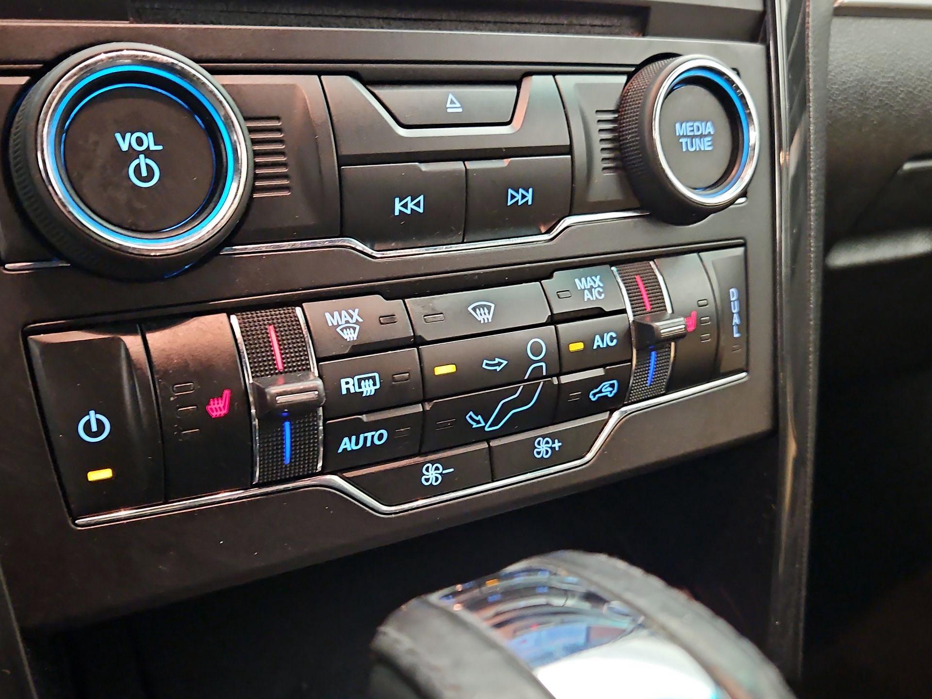 Thumbnail: 2016 Ford Explorer - 17