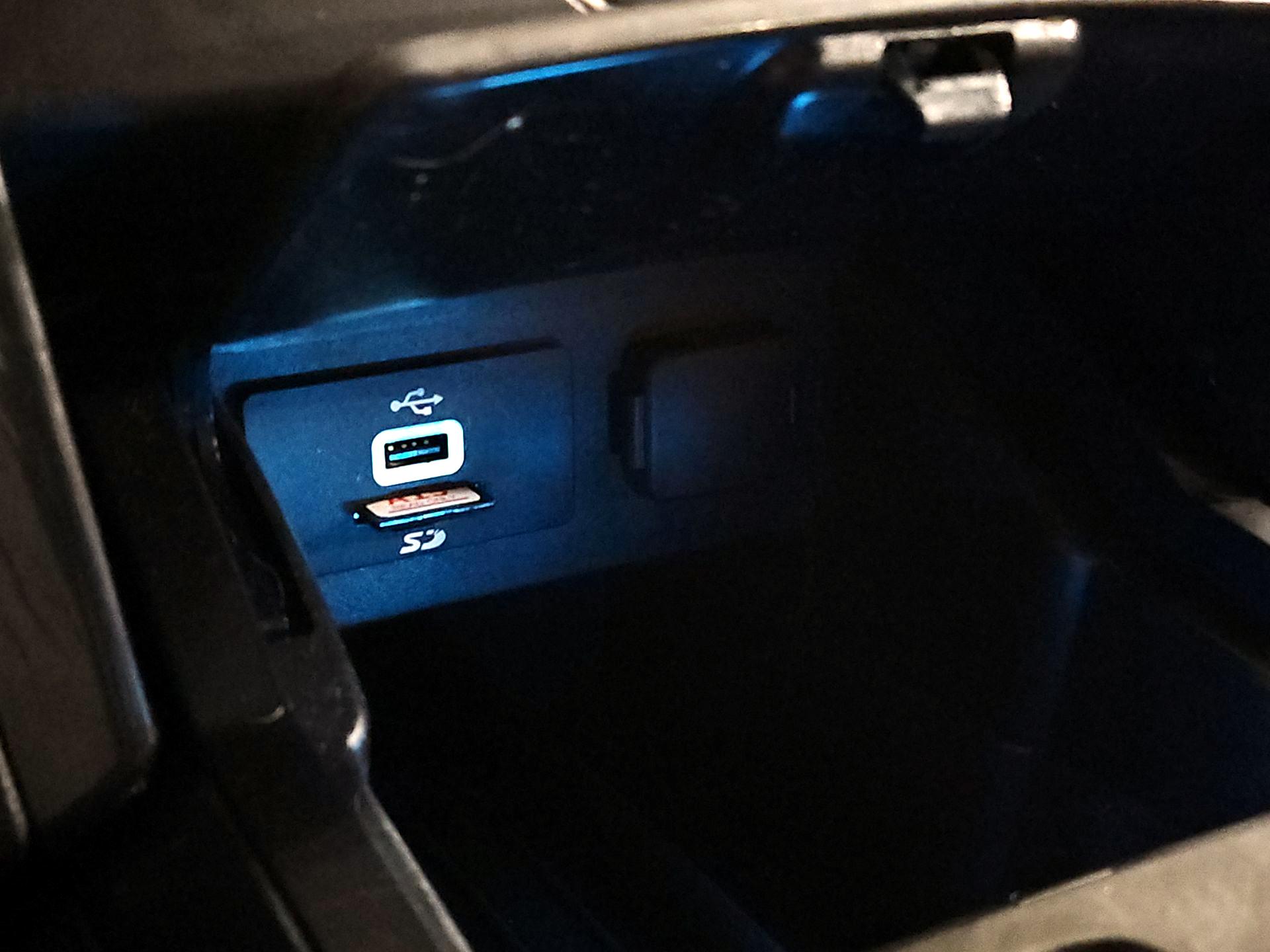 Thumbnail: 2016 Ford Explorer - 19