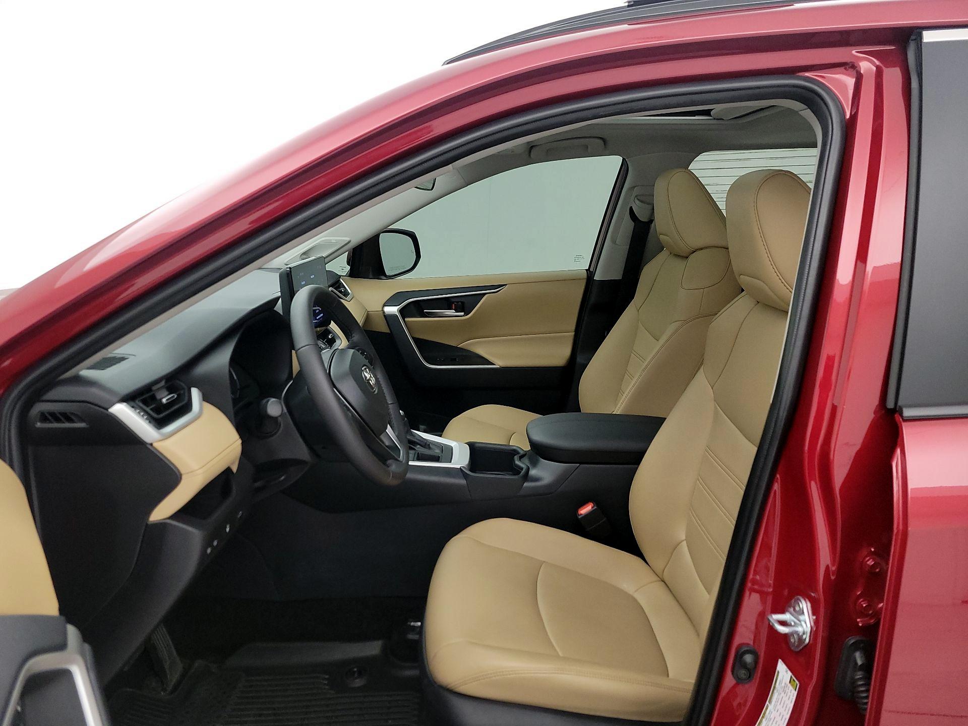 Thumbnail: 2025 Toyota RAV4 - 11