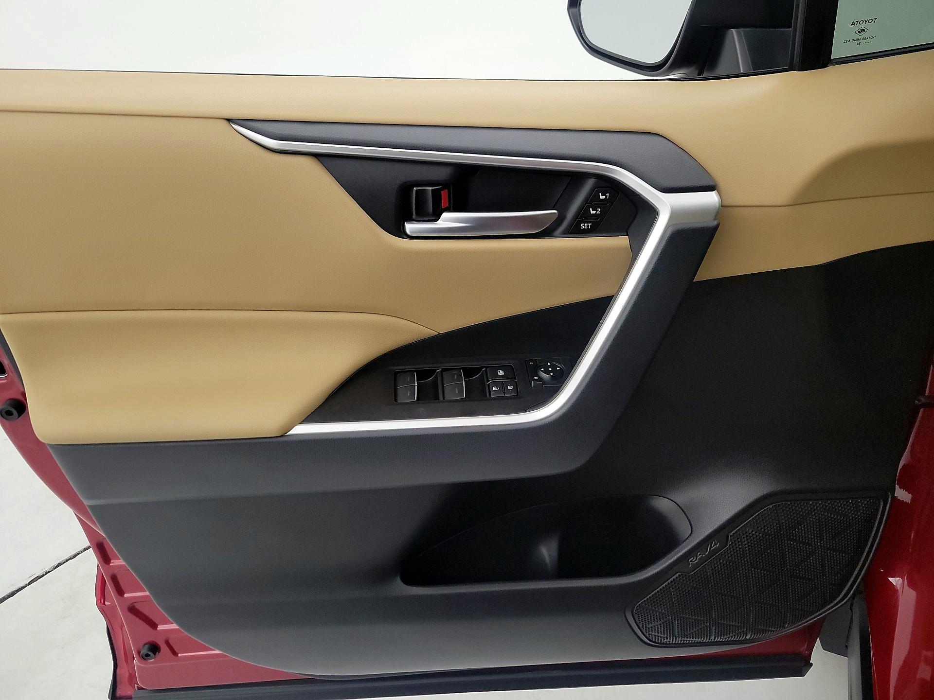 Thumbnail: 2025 Toyota RAV4 - 12