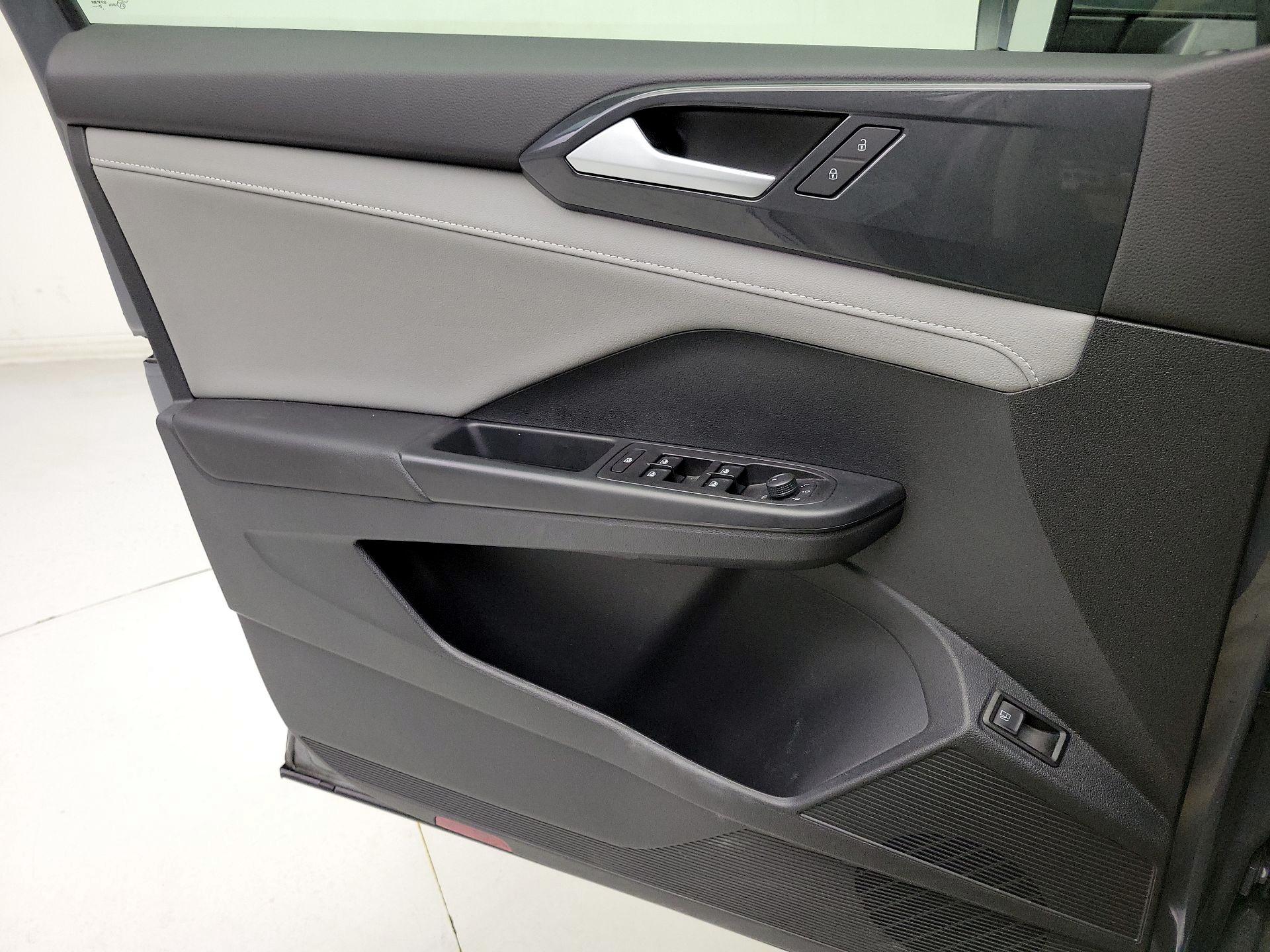 Thumbnail: 2023 Volkswagen Taos - 12