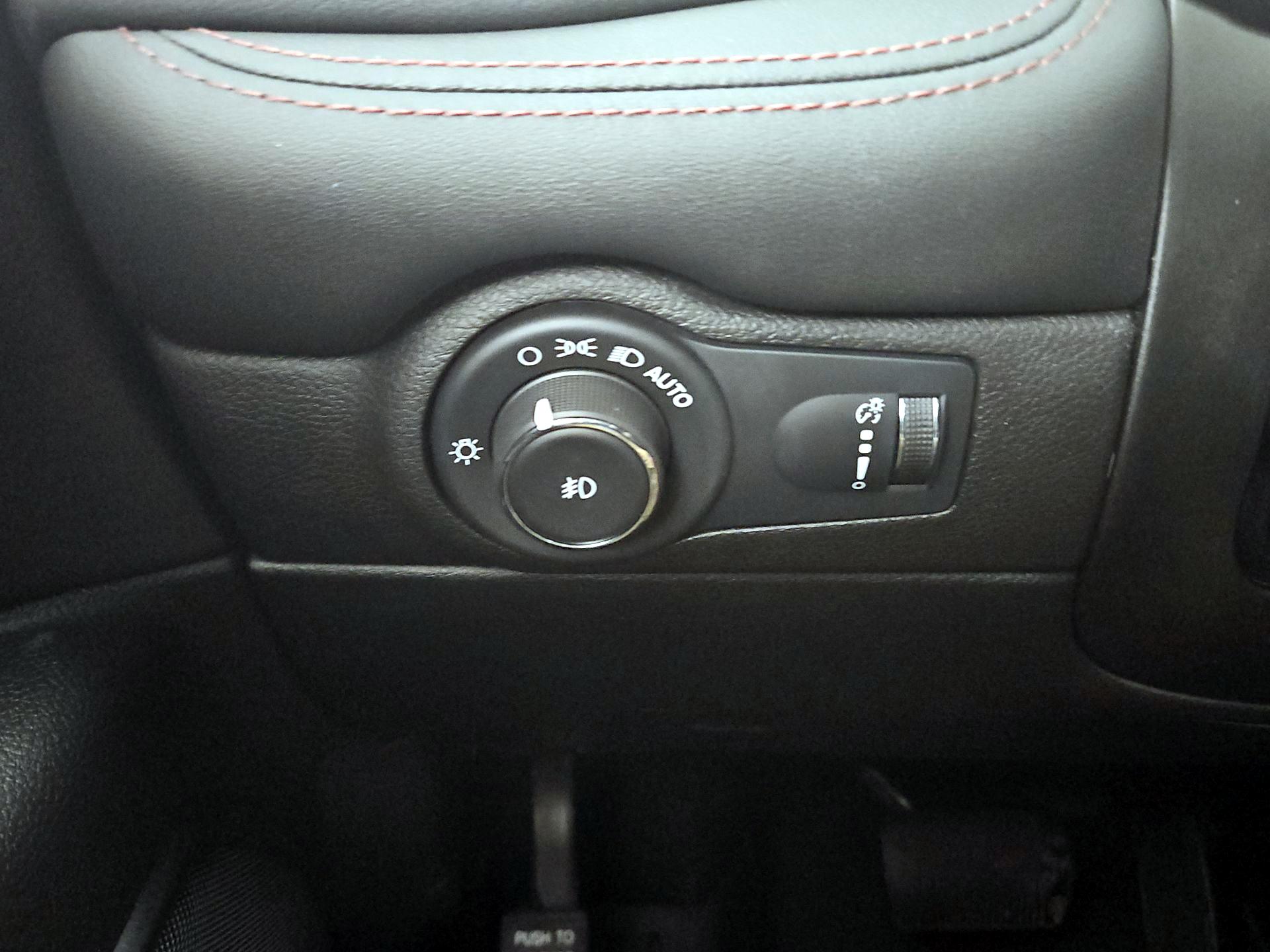 Thumbnail: 2022 Dodge Durango - 13