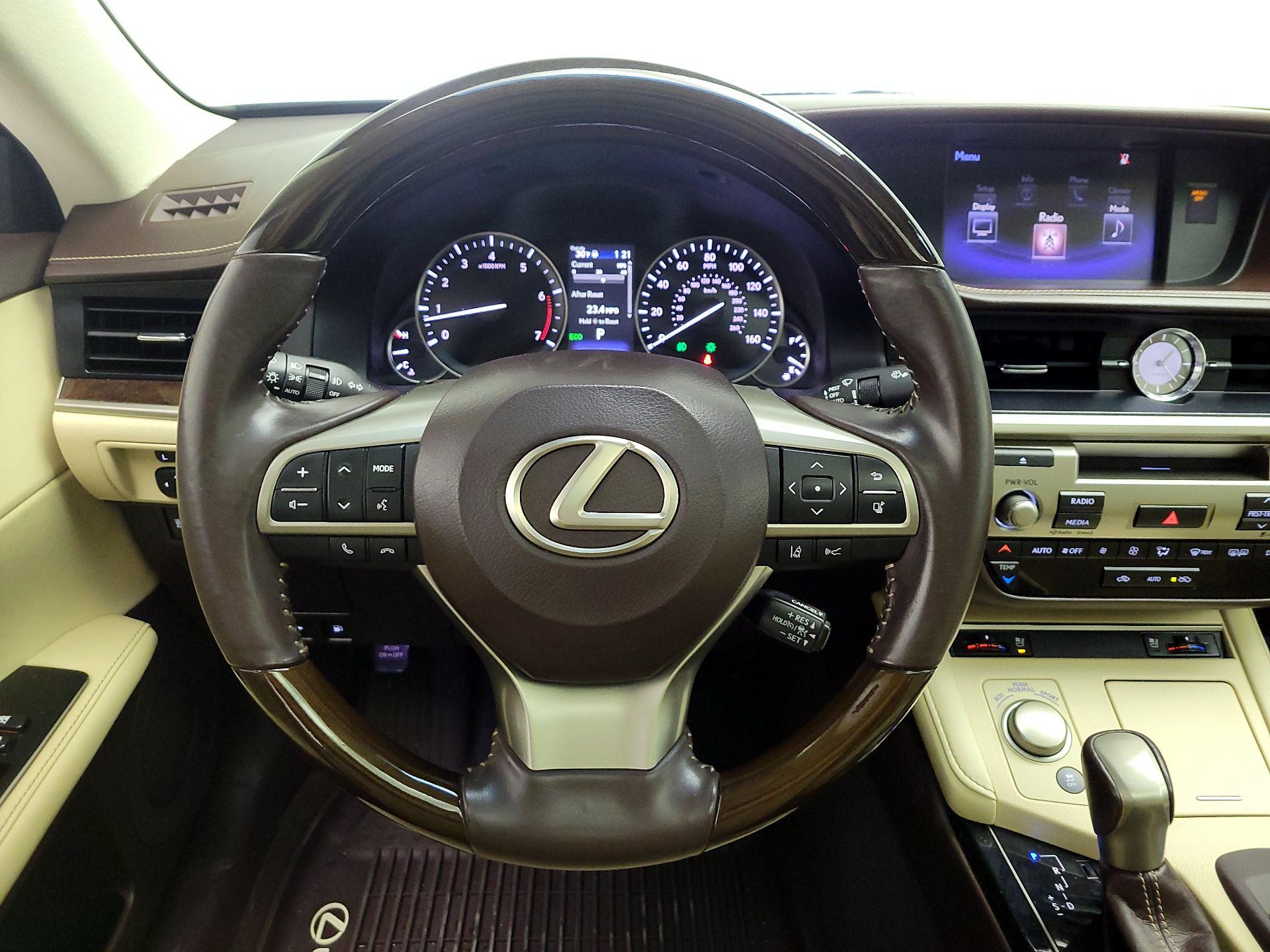 Thumbnail: 2016 Lexus ES - 10