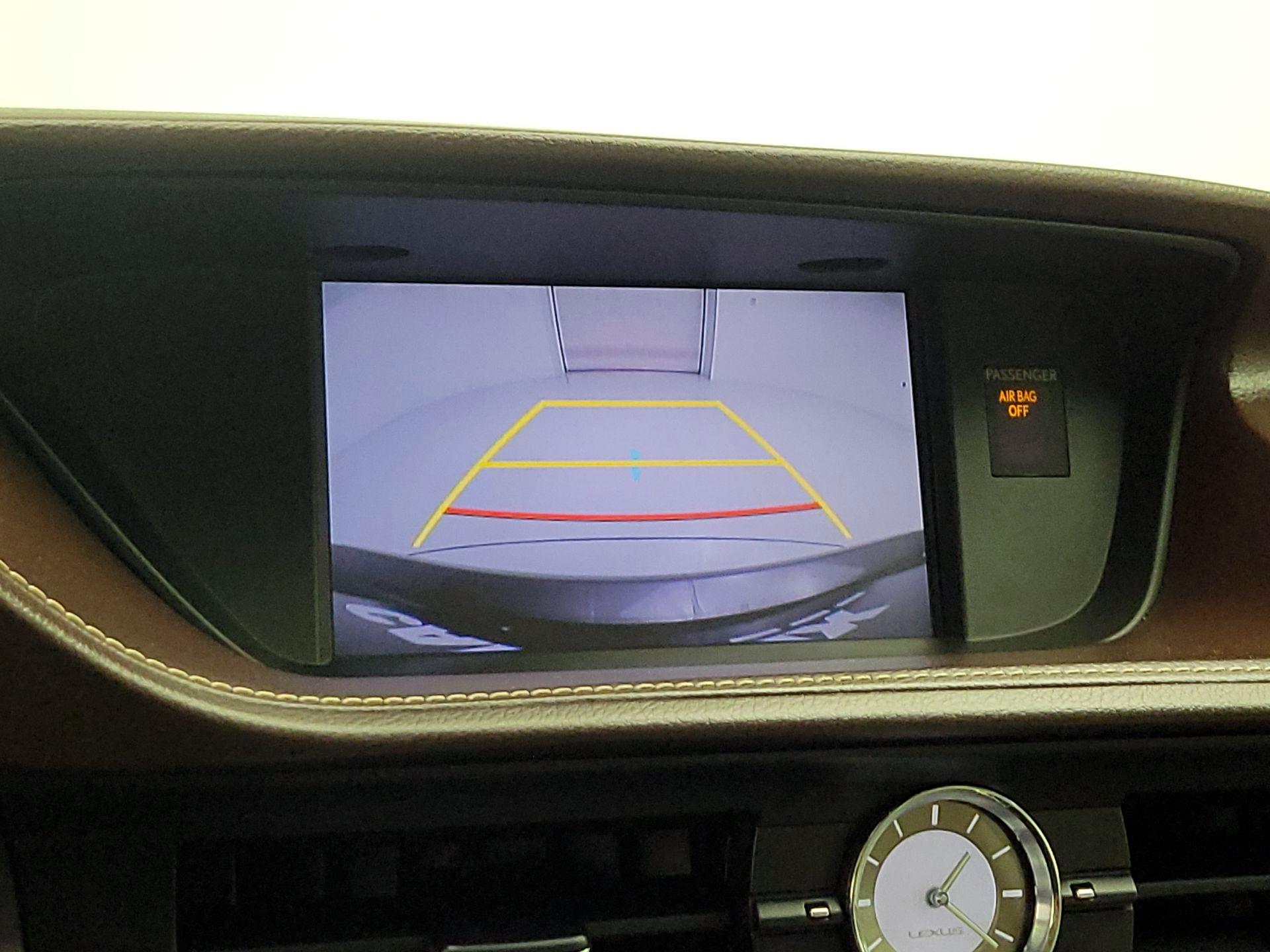 Thumbnail: 2016 Lexus ES - 14