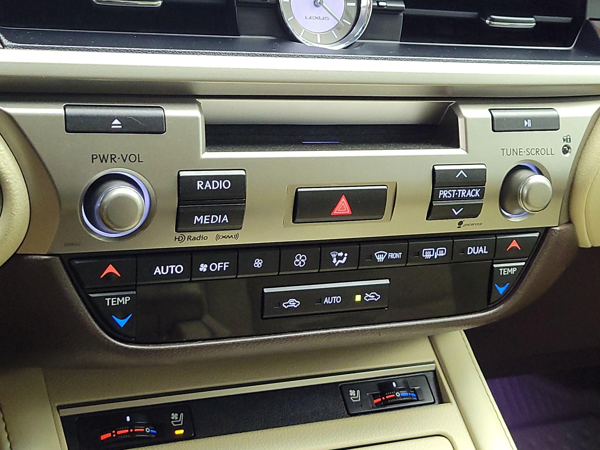 Thumbnail: 2016 Lexus ES - 16