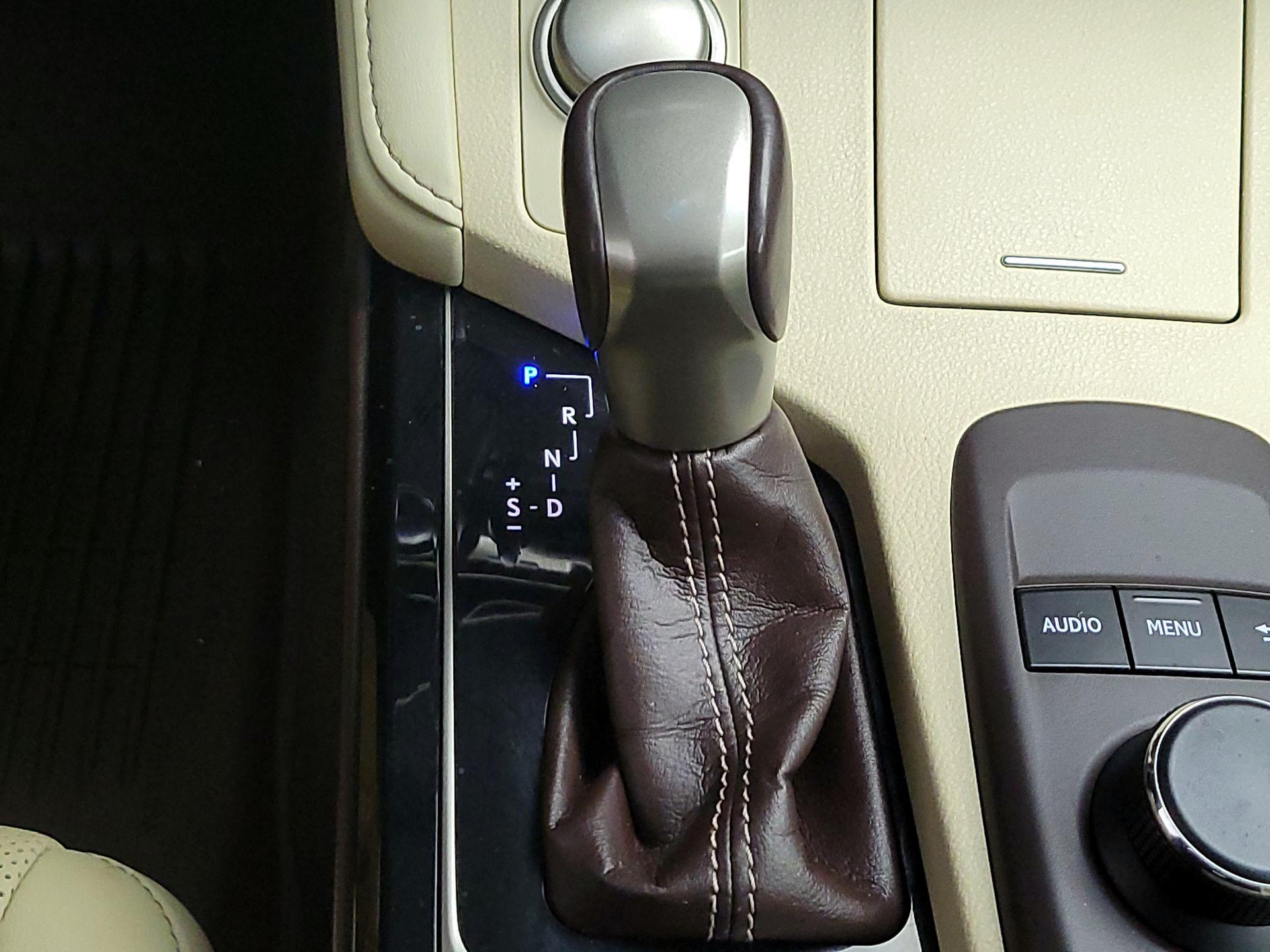 Thumbnail: 2016 Lexus ES - 17