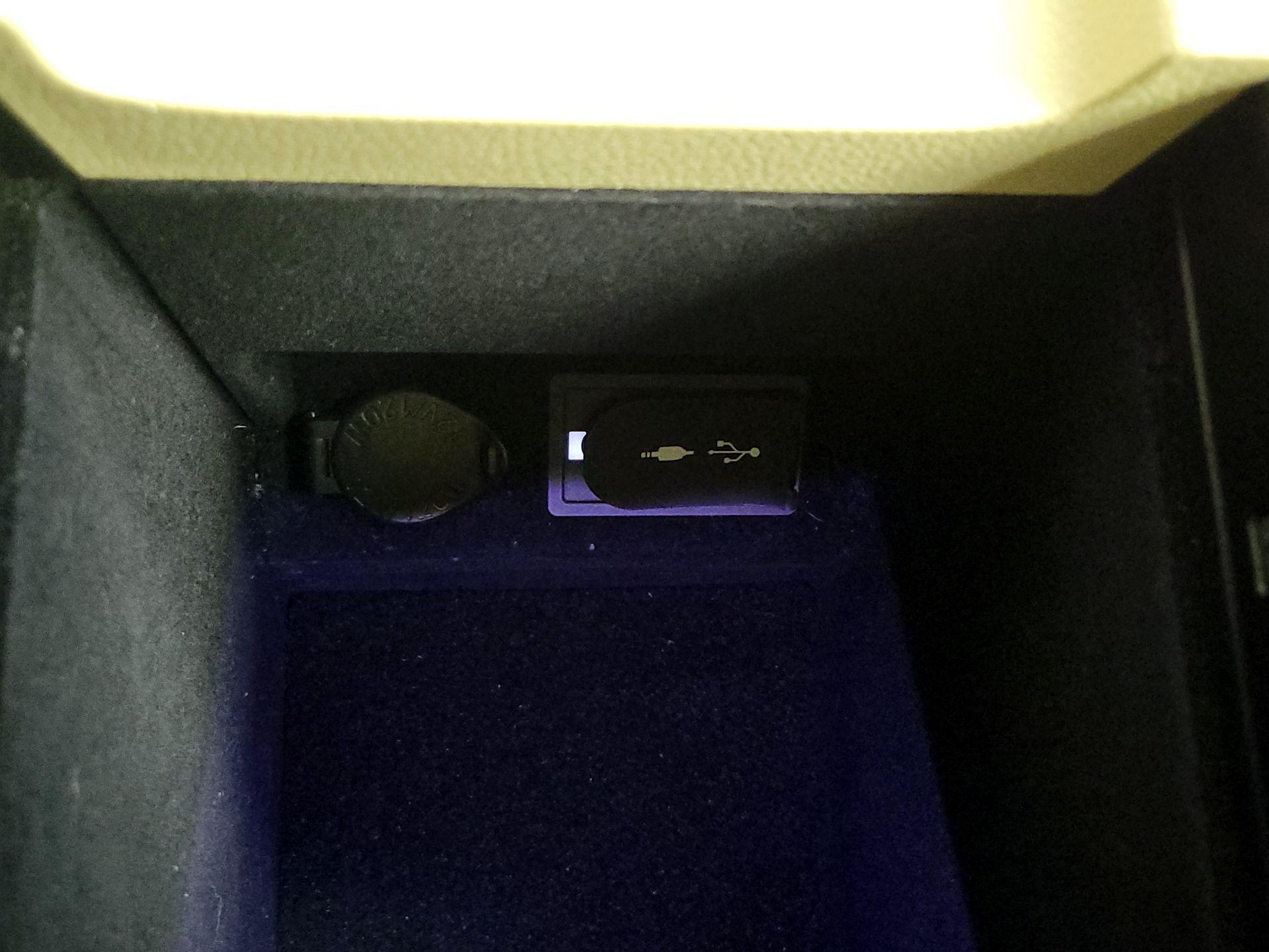 Thumbnail: 2016 Lexus ES - 18