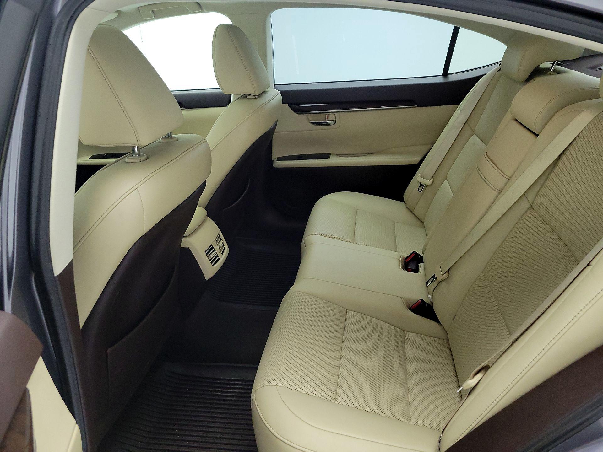 Thumbnail: 2016 Lexus ES - 20