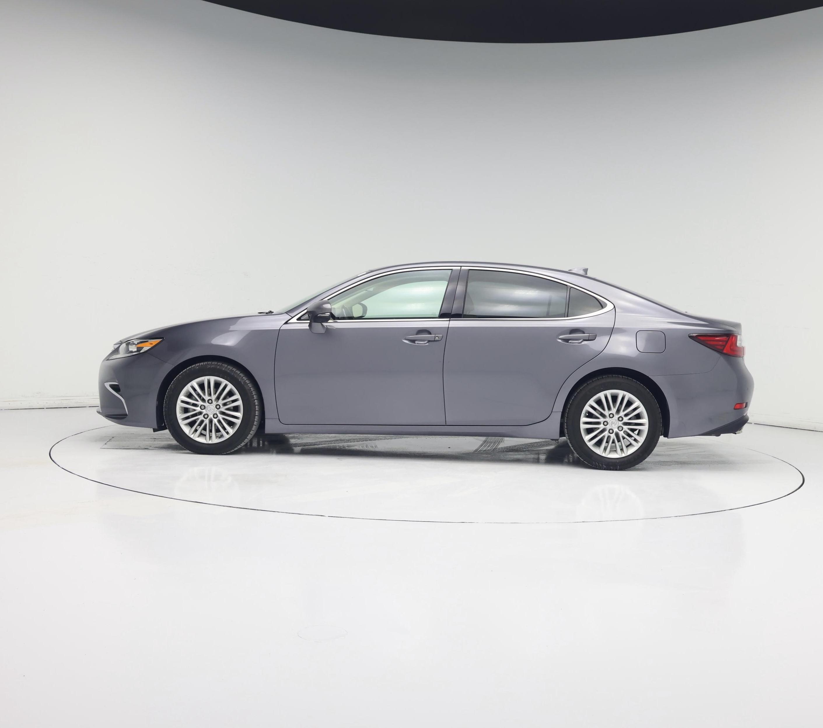 Thumbnail: 2016 Lexus ES - 3