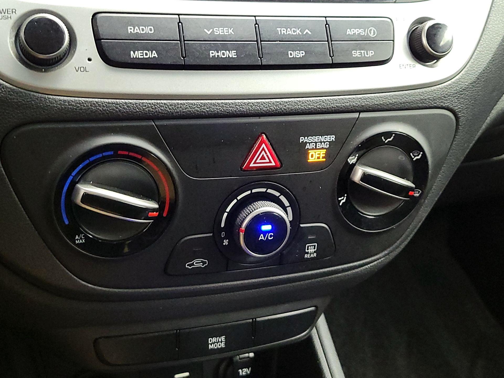 Thumbnail: 2022 Hyundai Accent - 16