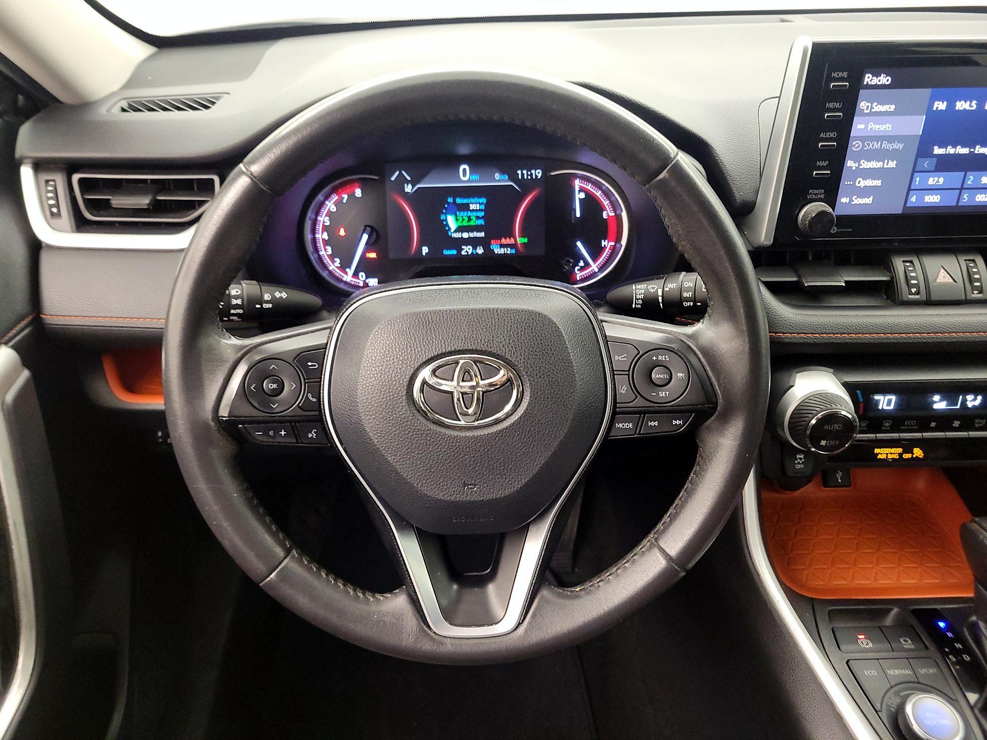 Thumbnail: 2020 Toyota RAV4 - 10