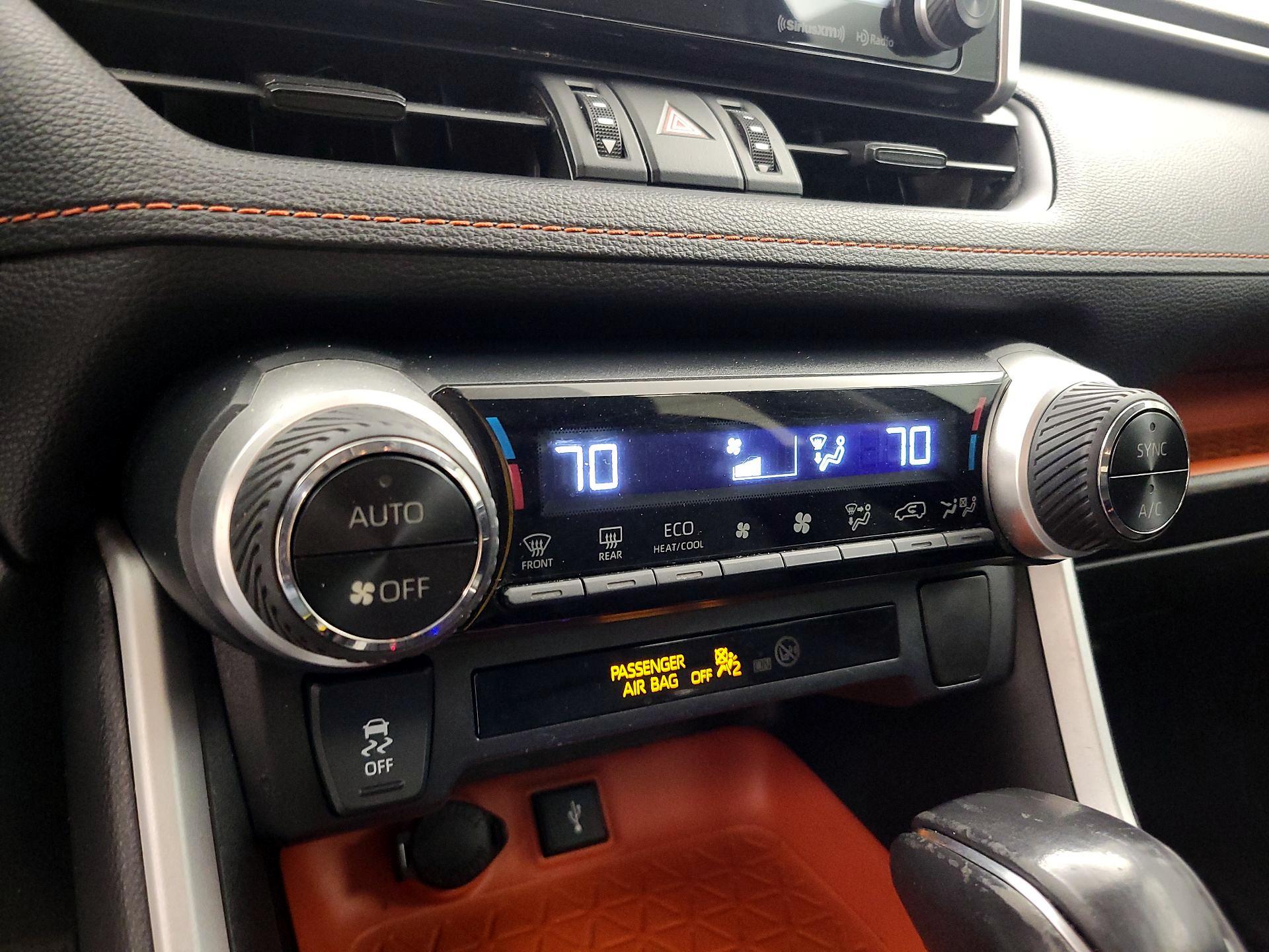 Thumbnail: 2020 Toyota RAV4 - 16