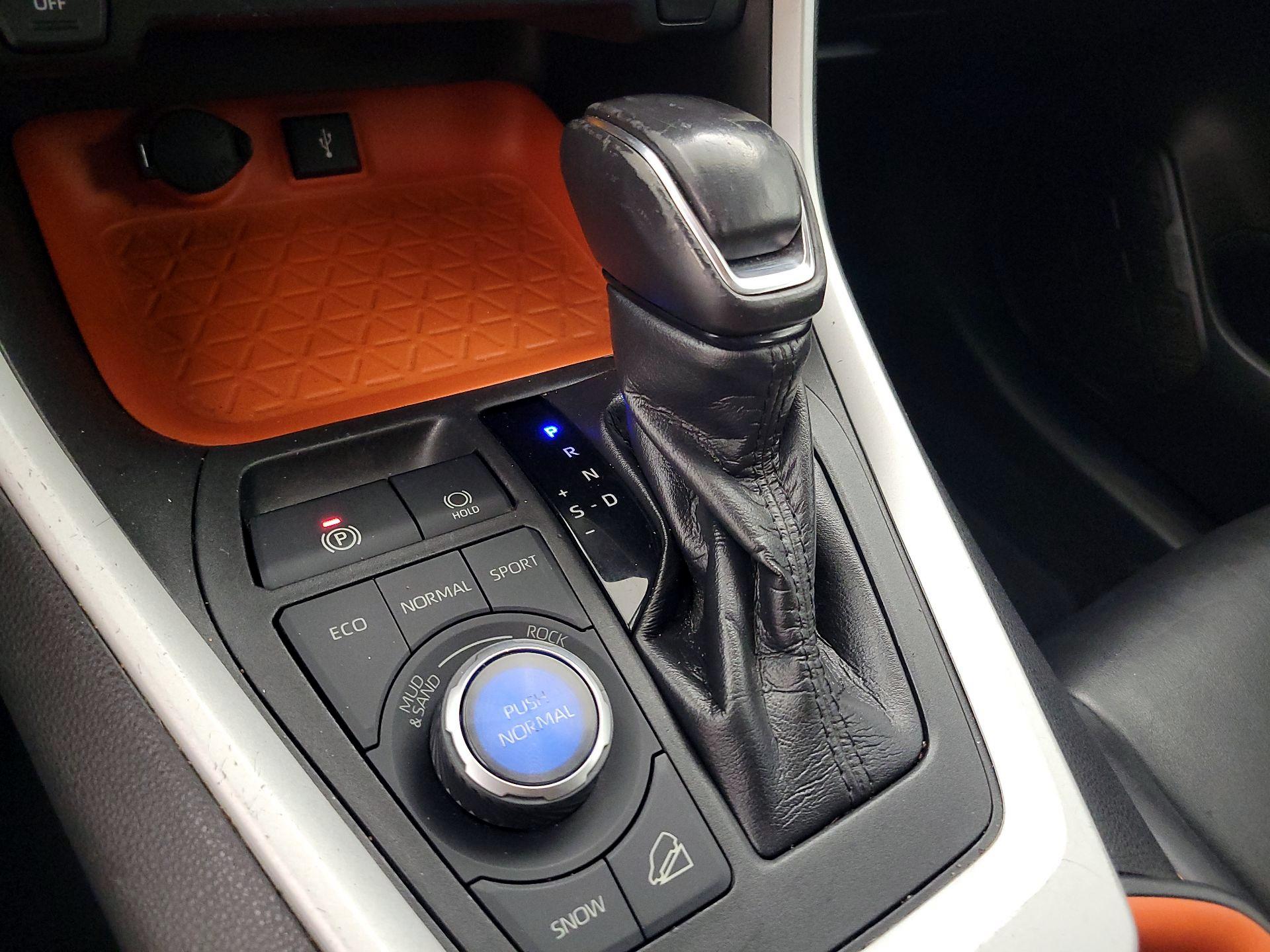 Thumbnail: 2020 Toyota RAV4 - 17