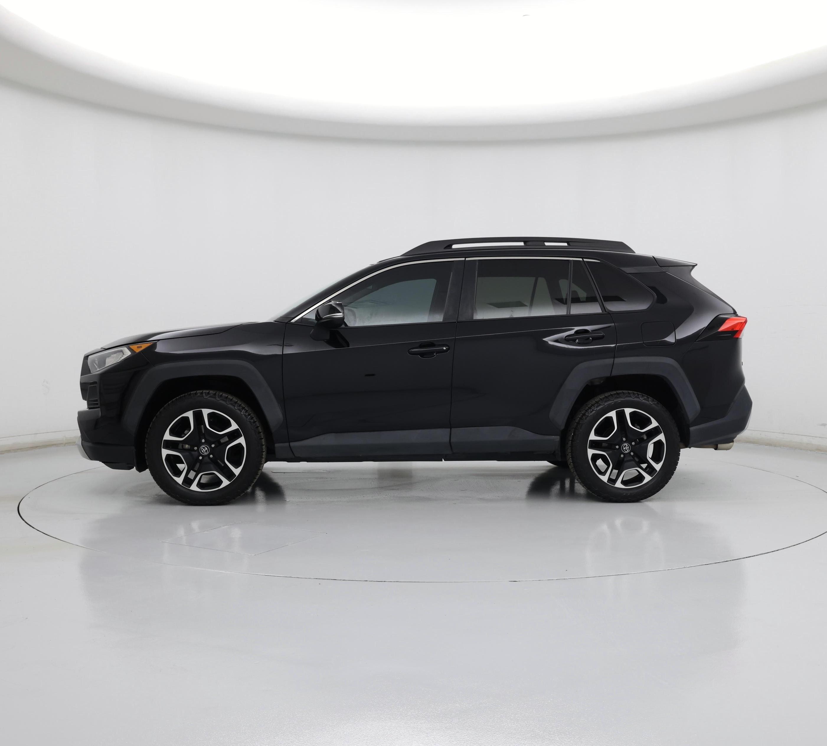 Thumbnail: 2020 Toyota RAV4 - 3