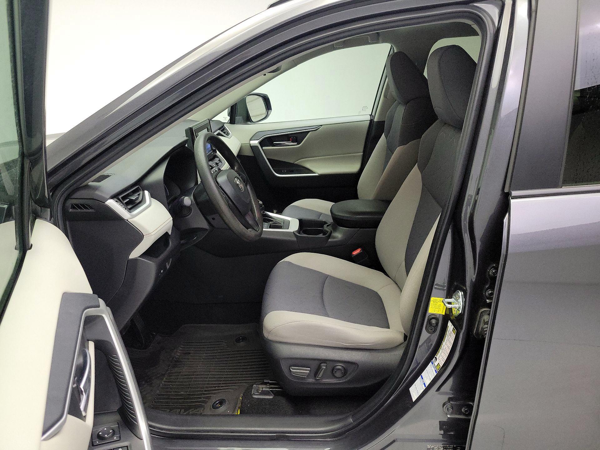 Thumbnail: 2021 Toyota RAV4 - 11