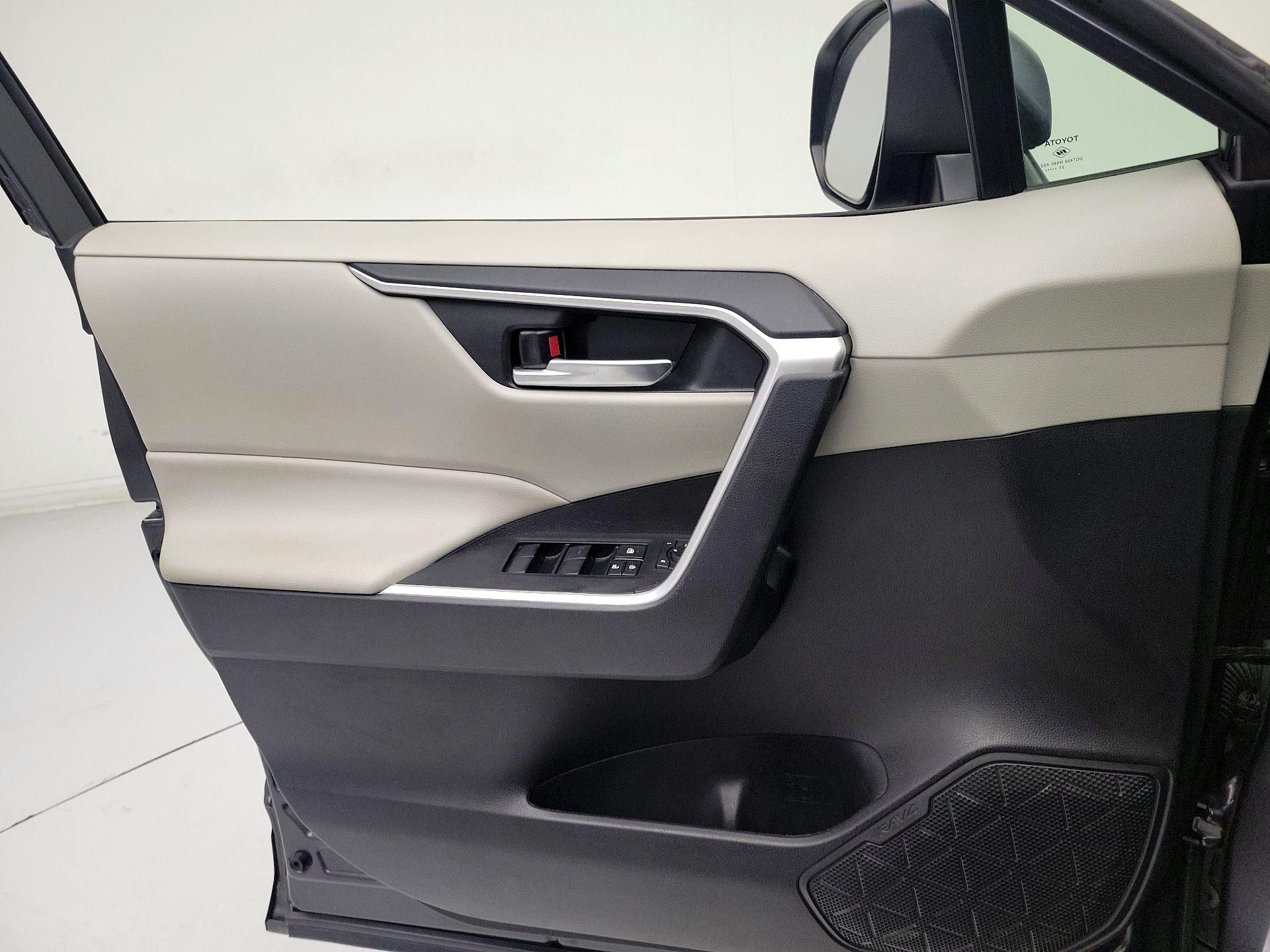 Thumbnail: 2021 Toyota RAV4 - 13