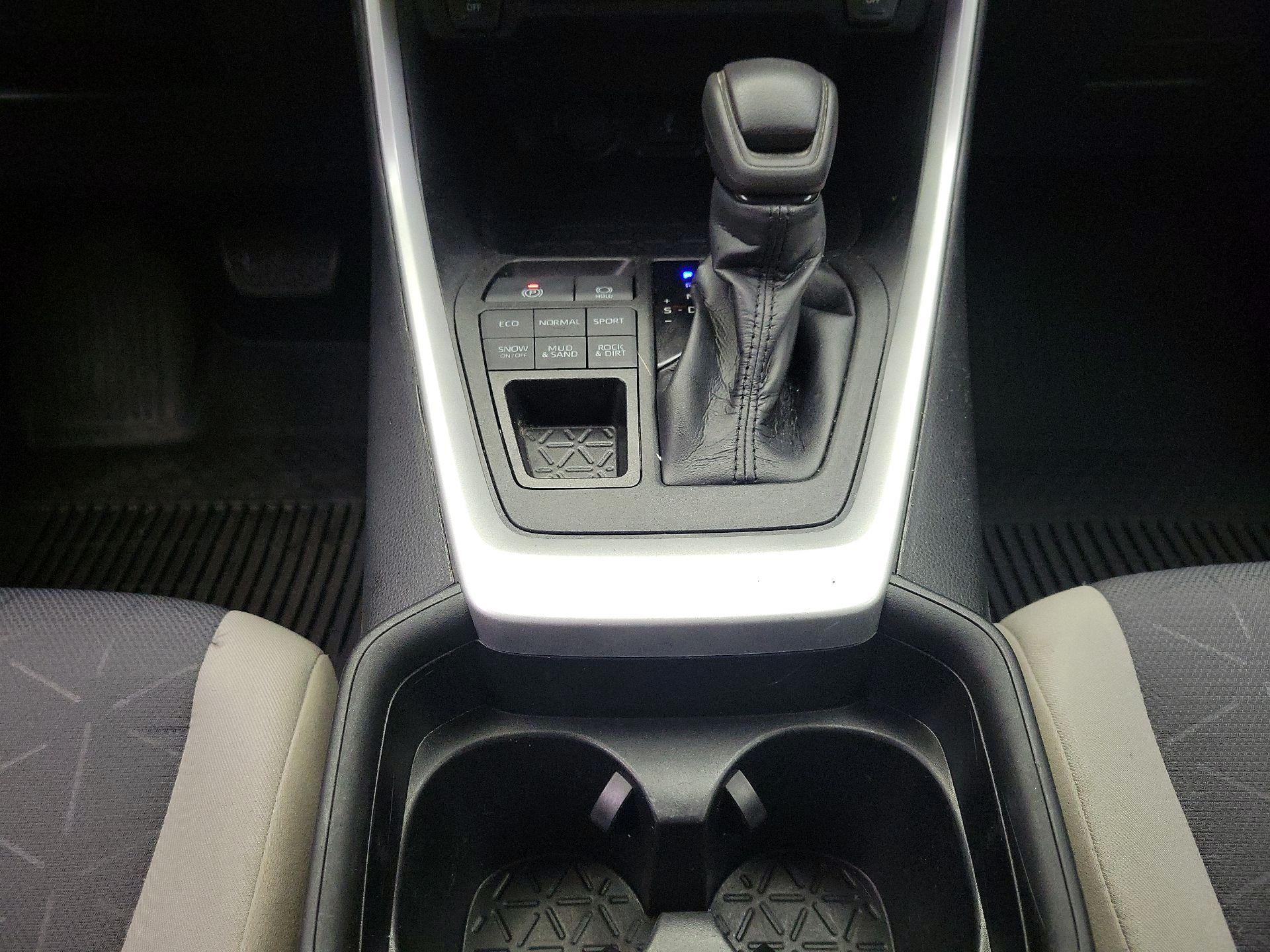 Thumbnail: 2021 Toyota RAV4 - 17