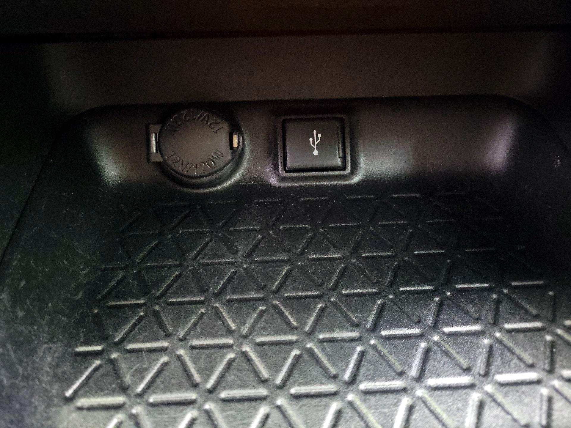 Thumbnail: 2021 Toyota RAV4 - 18