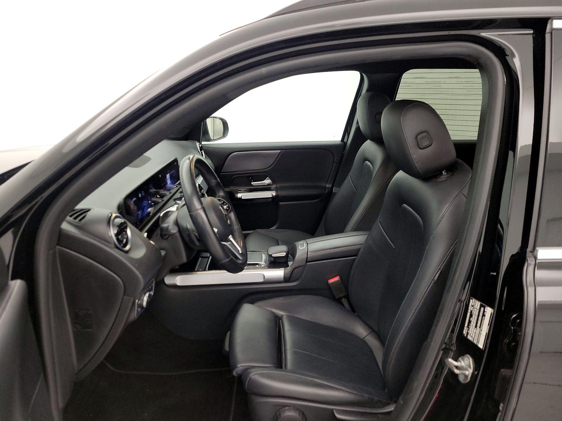 Thumbnail: 2022 Mercedes-Benz GLB - 11