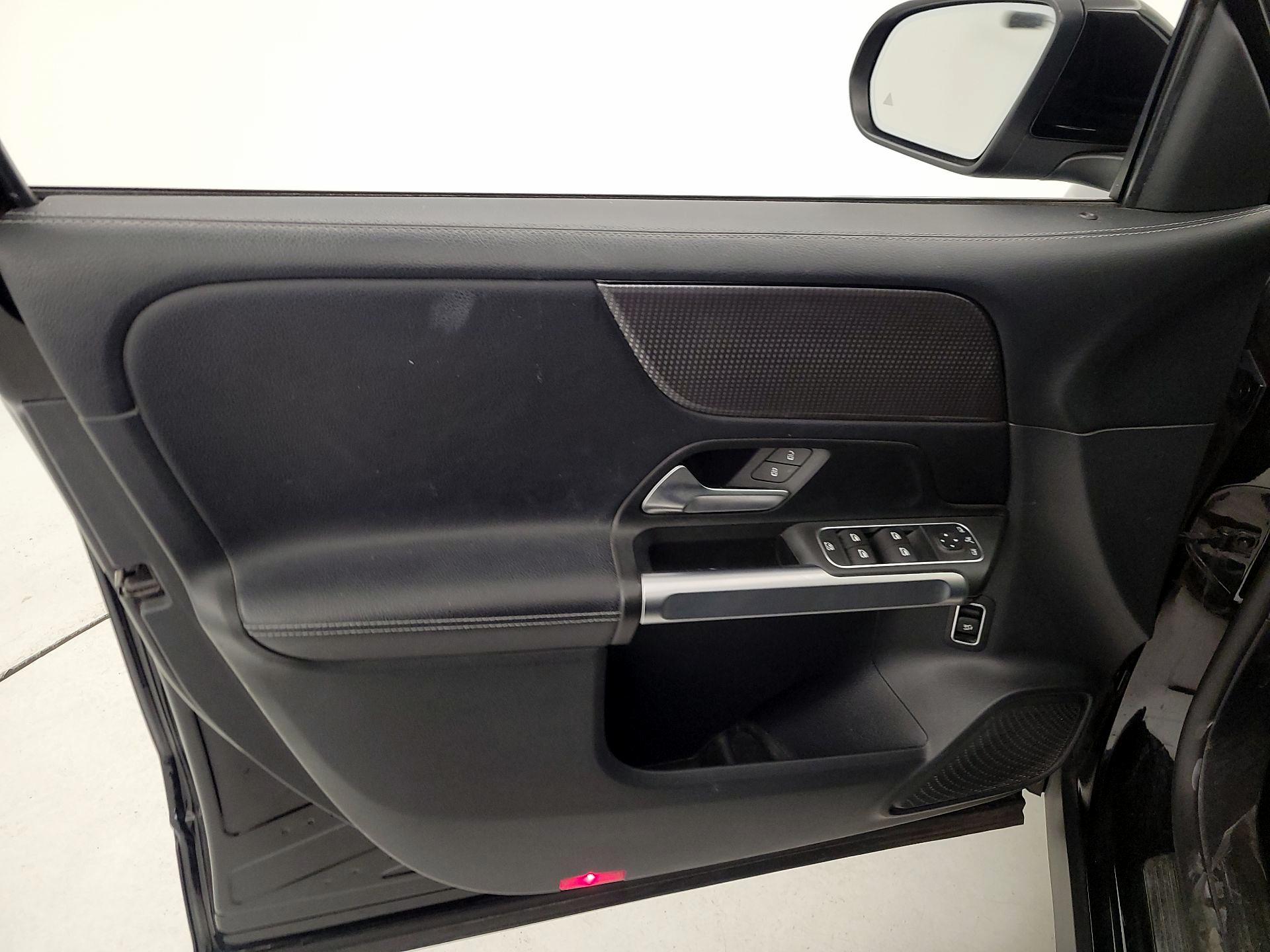 Thumbnail: 2022 Mercedes-Benz GLB - 12