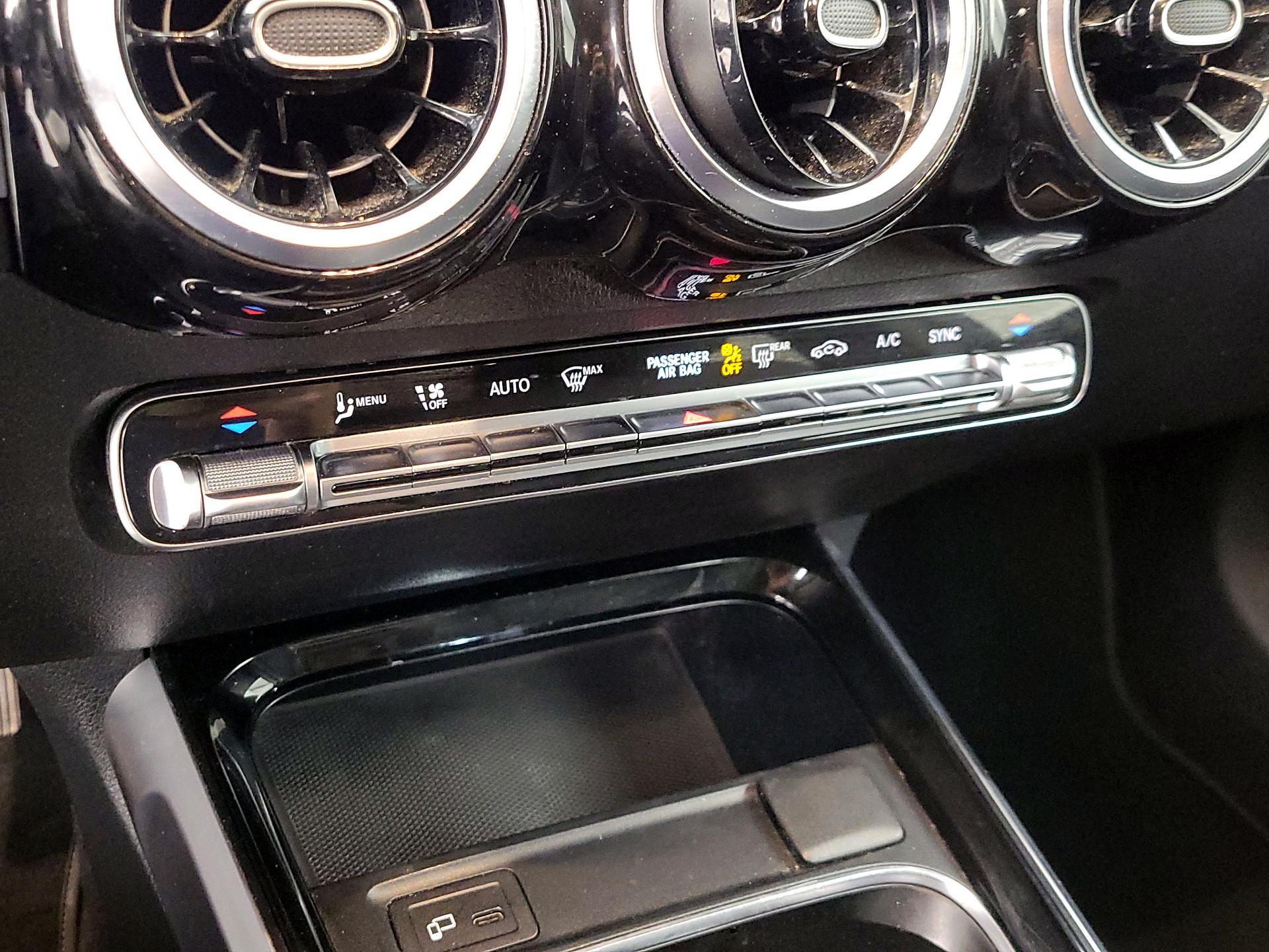 Thumbnail: 2022 Mercedes-Benz GLB - 16