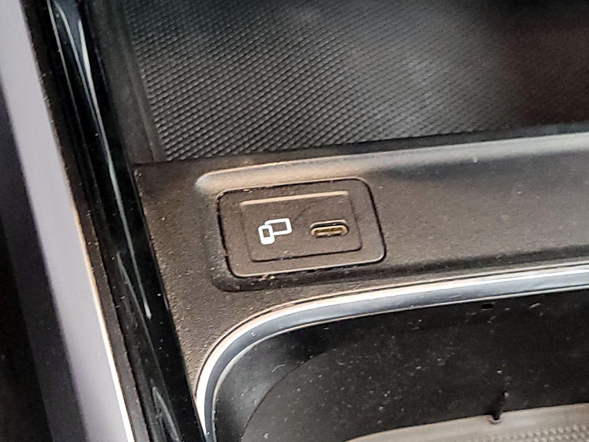 Thumbnail: 2022 Mercedes-Benz GLB - 18