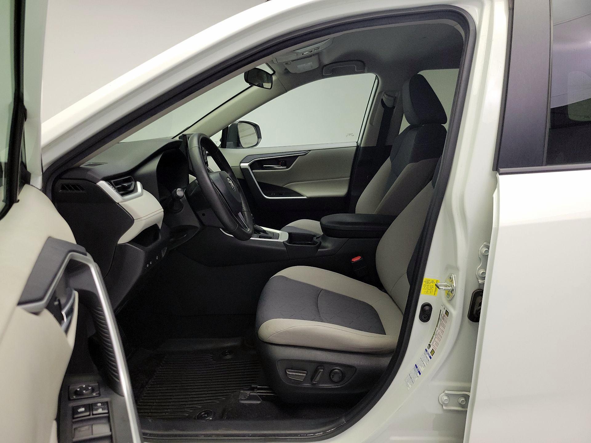 Thumbnail: 2021 Toyota RAV4 - 11