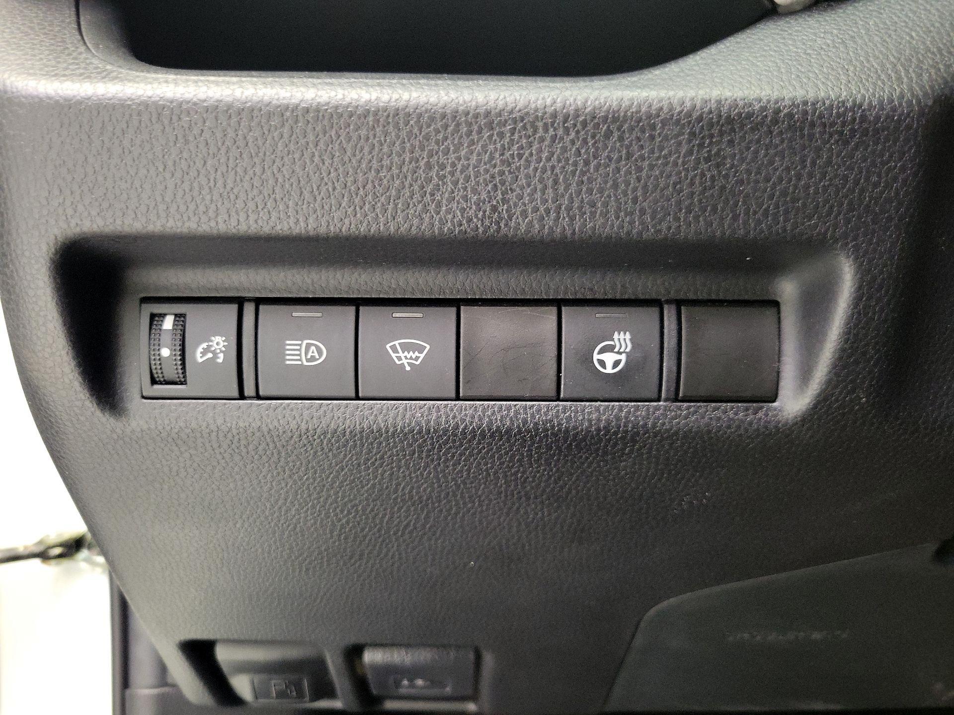 Thumbnail: 2021 Toyota RAV4 - 13