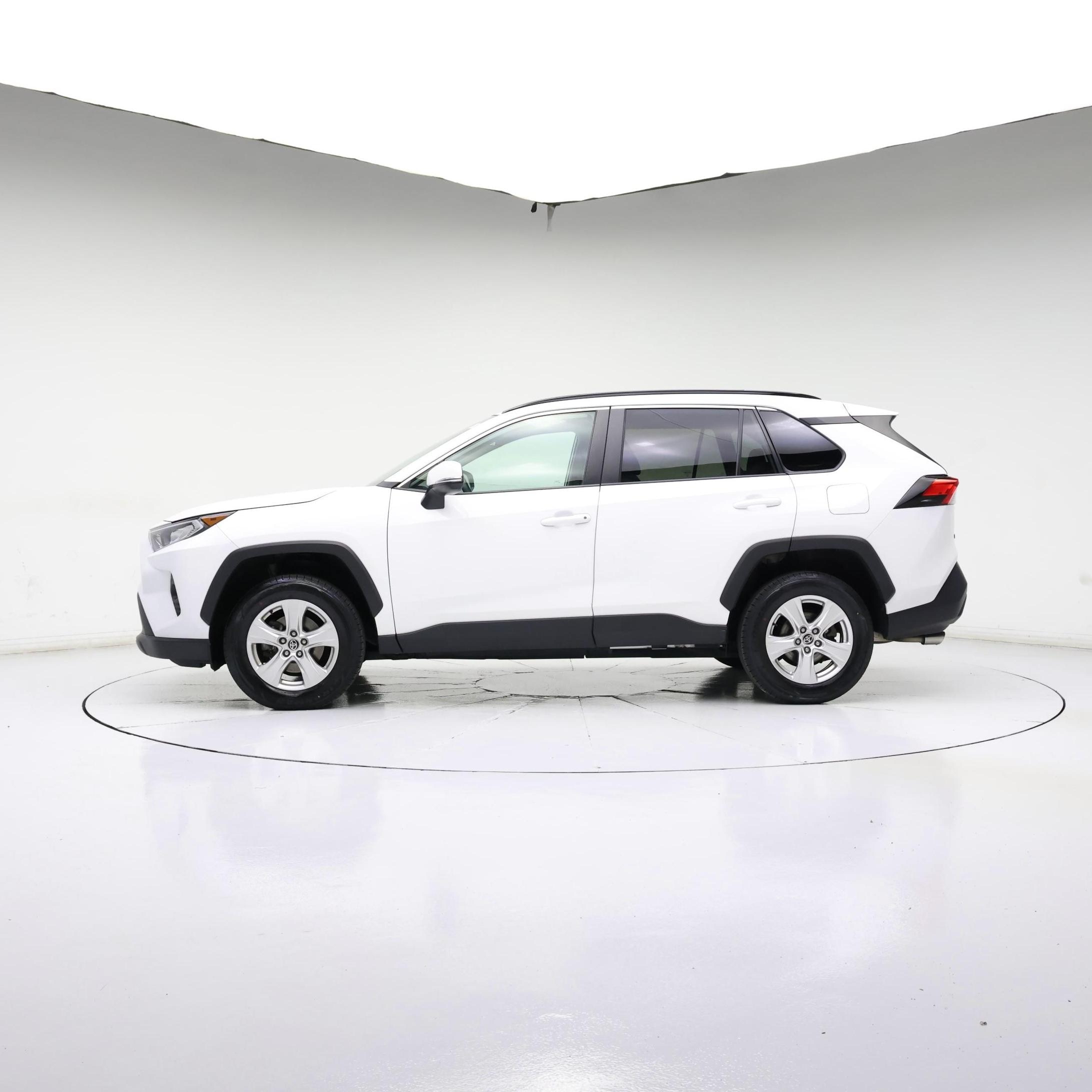 Thumbnail: 2021 Toyota RAV4 - 3