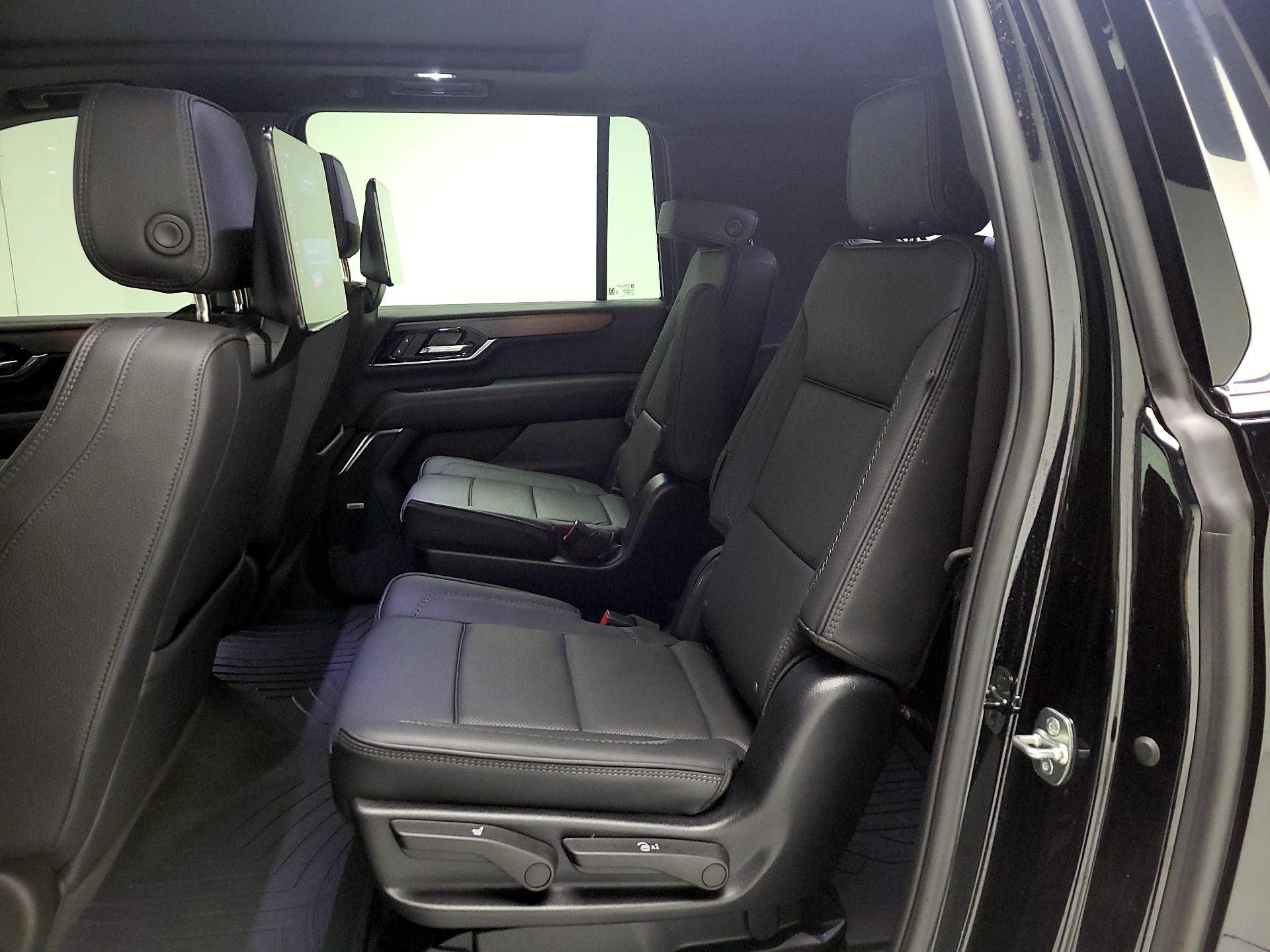 Thumbnail: 2025 GMC Yukon XL - 18