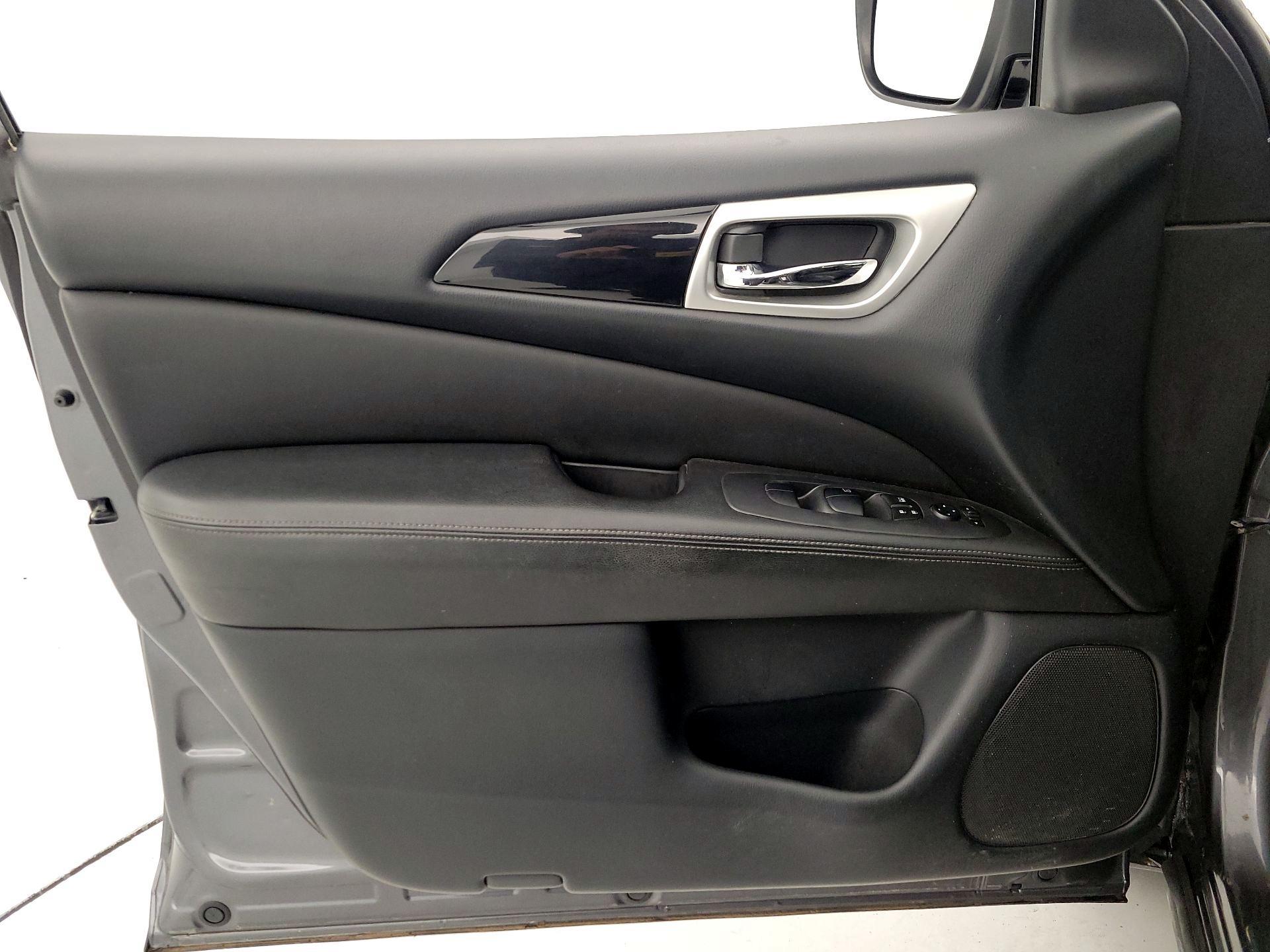 Thumbnail: 2019 Nissan Pathfinder - 12