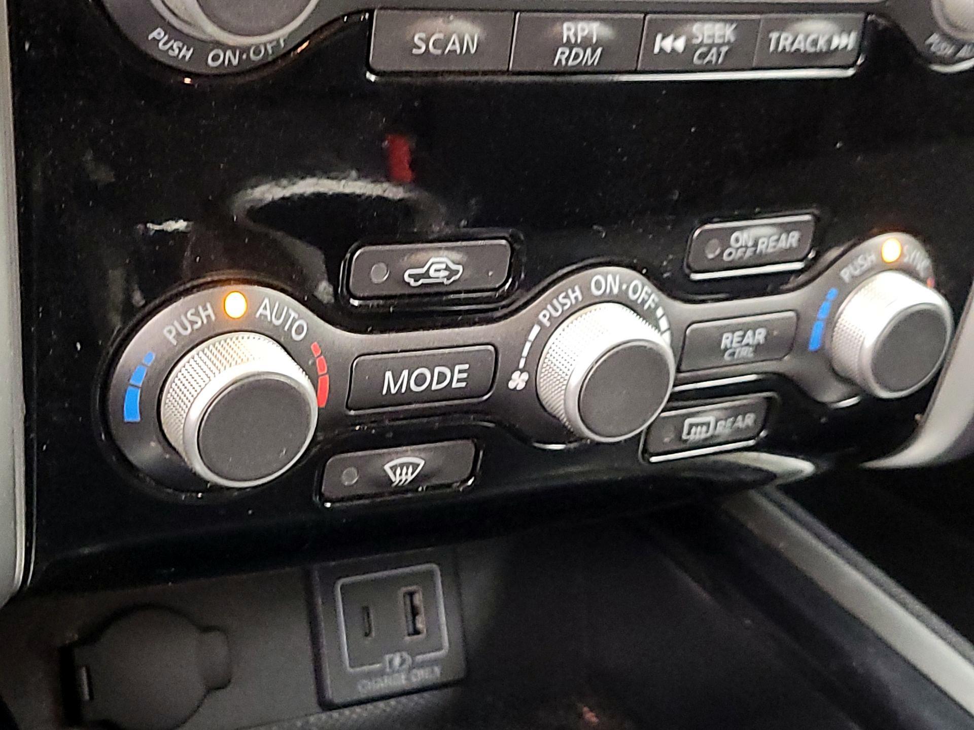 Thumbnail: 2019 Nissan Pathfinder - 16