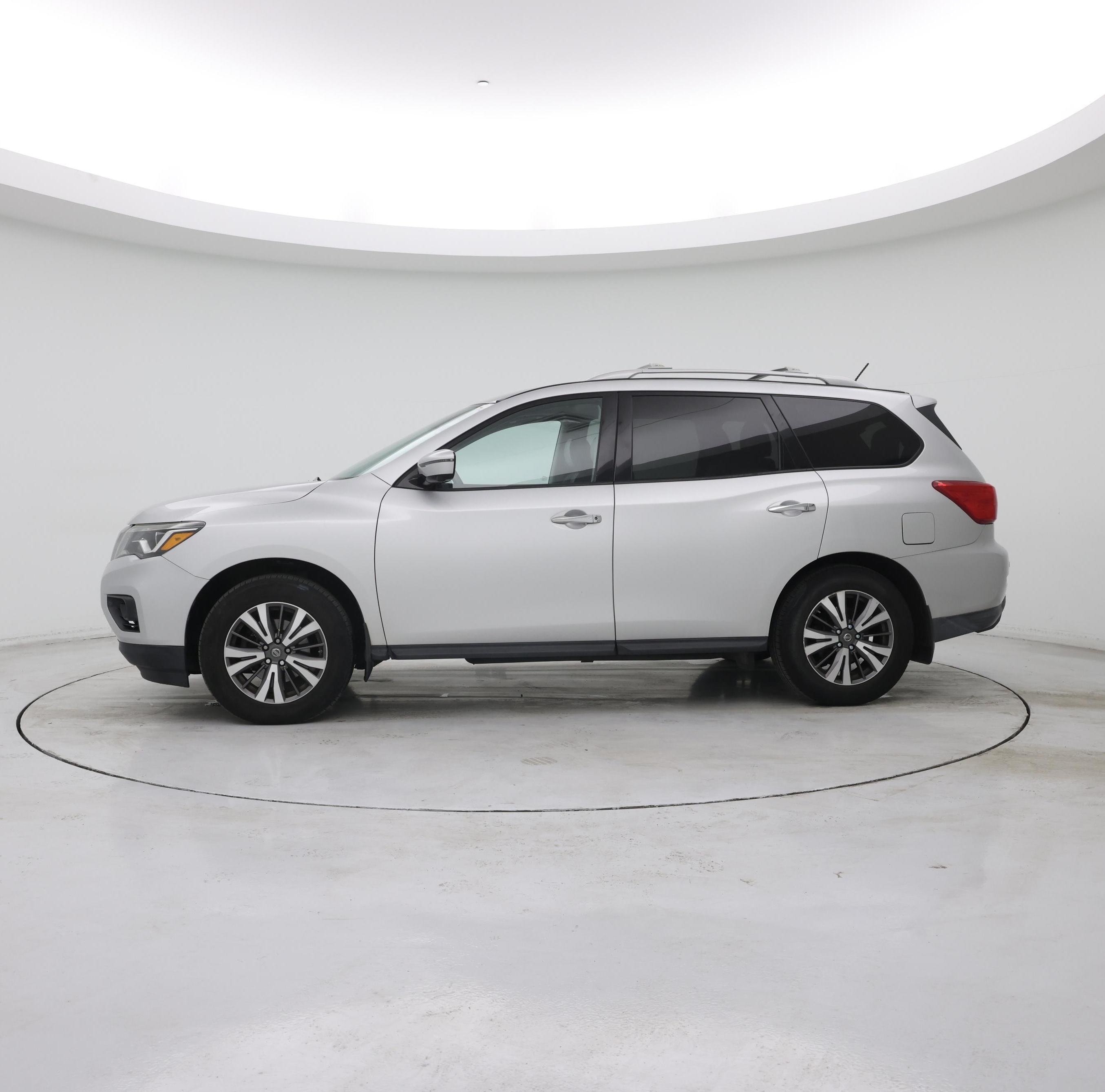 Thumbnail: 2017 Nissan Pathfinder - 3