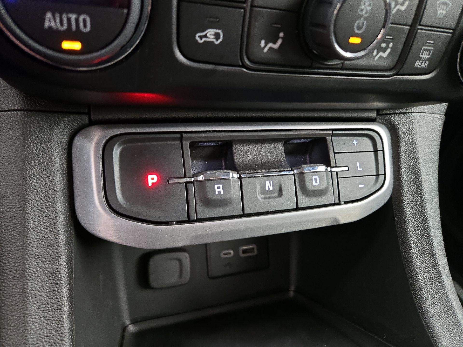 Thumbnail: 2023 GMC Acadia - 17