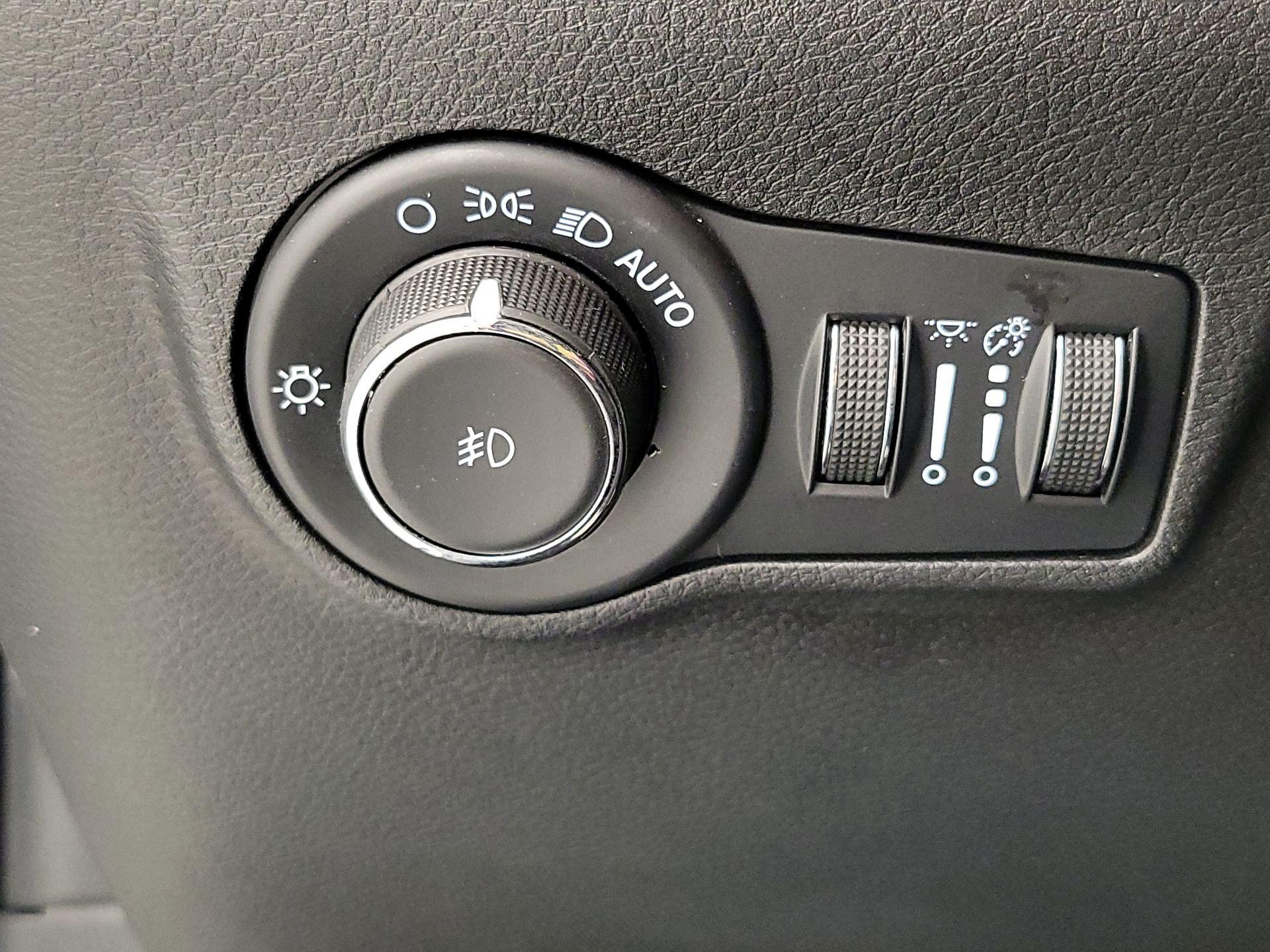 Thumbnail: 2023 Jeep Compass - 13