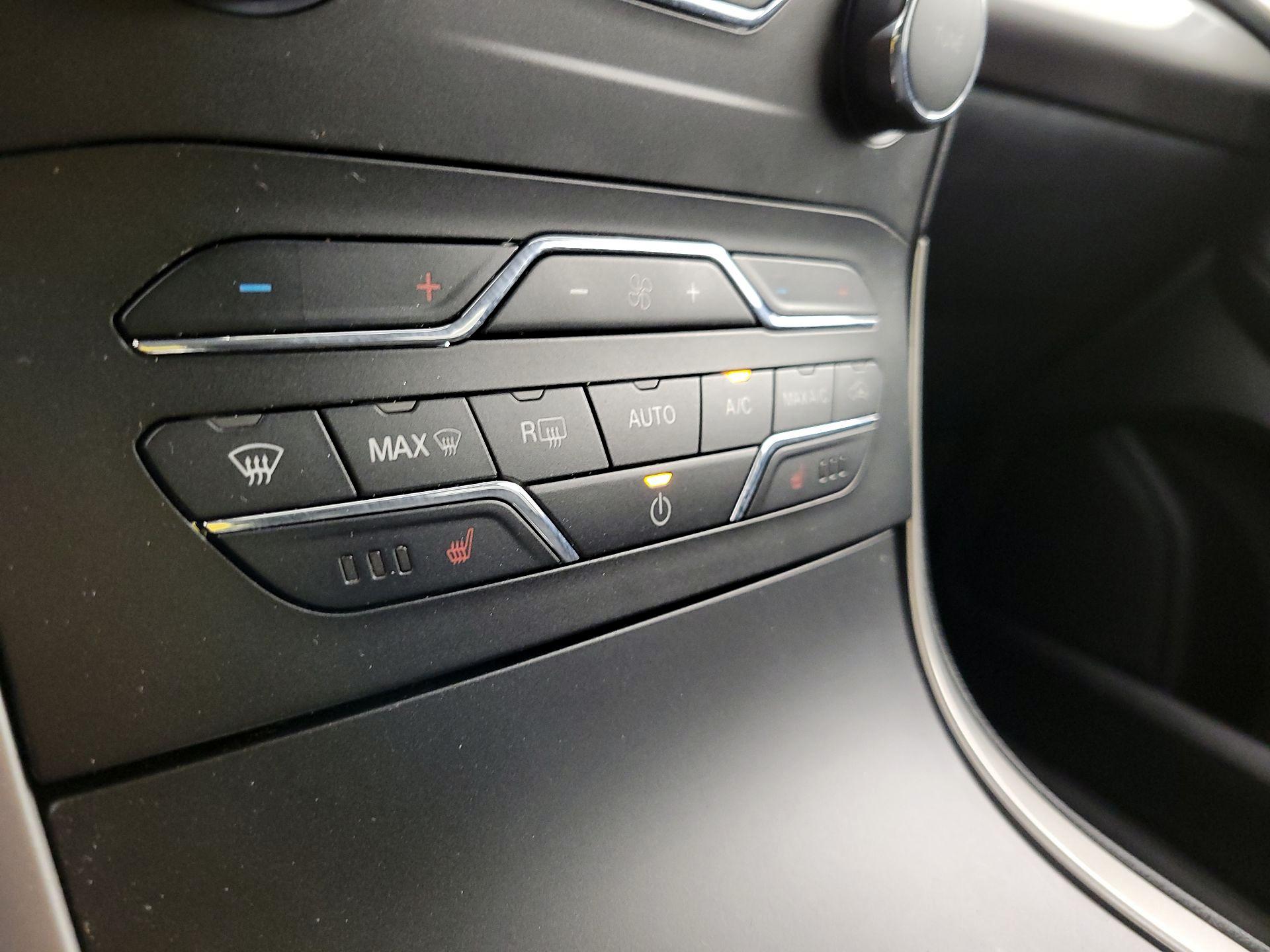 Thumbnail: 2020 Ford Edge - 16