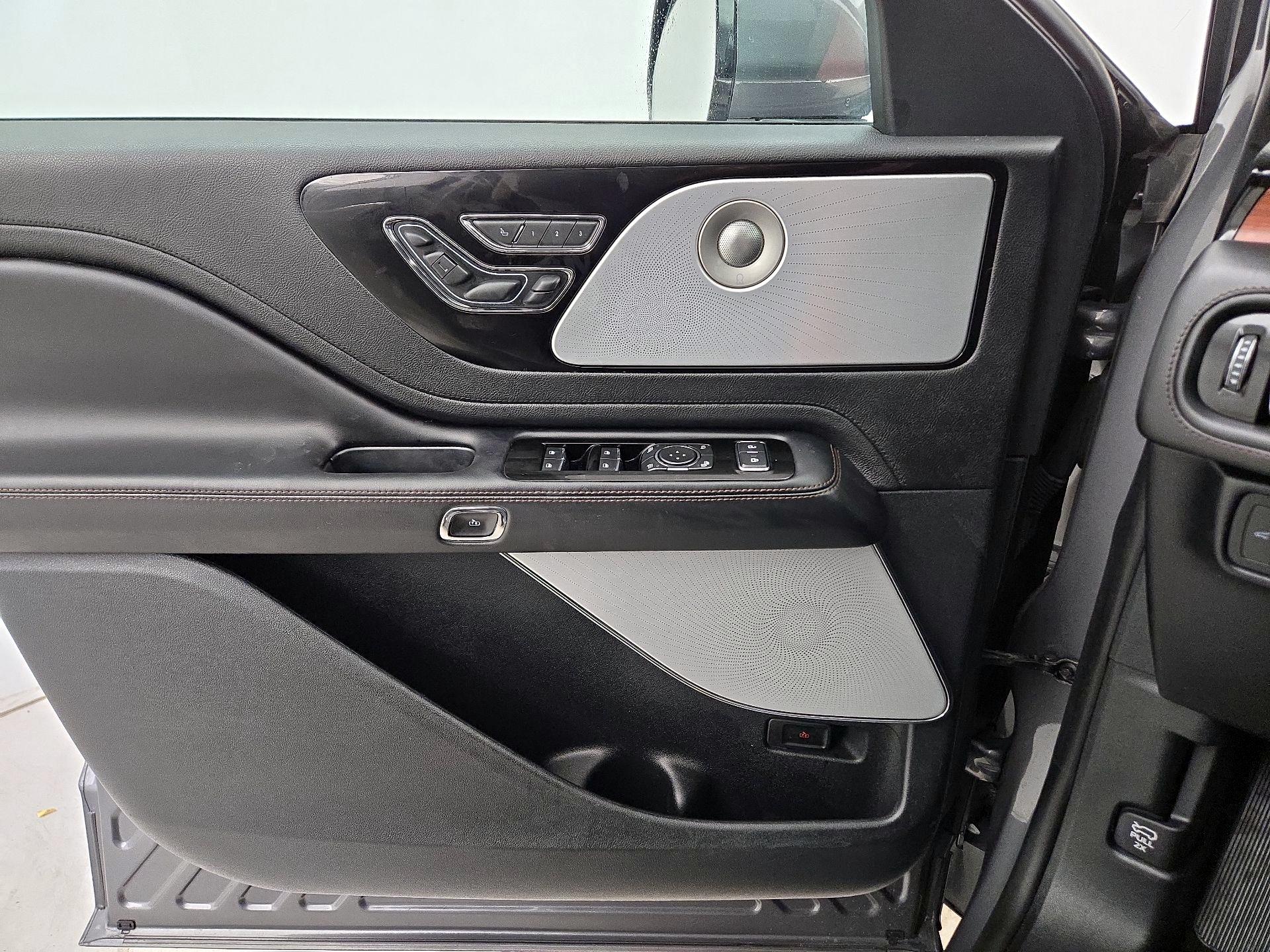 Thumbnail: 2021 Lincoln Aviator - 12