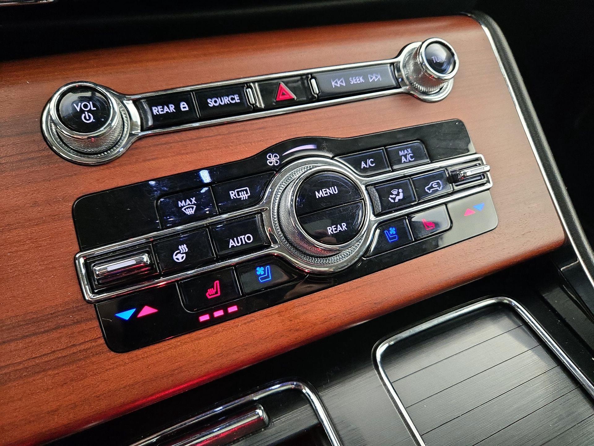 Thumbnail: 2021 Lincoln Aviator - 17