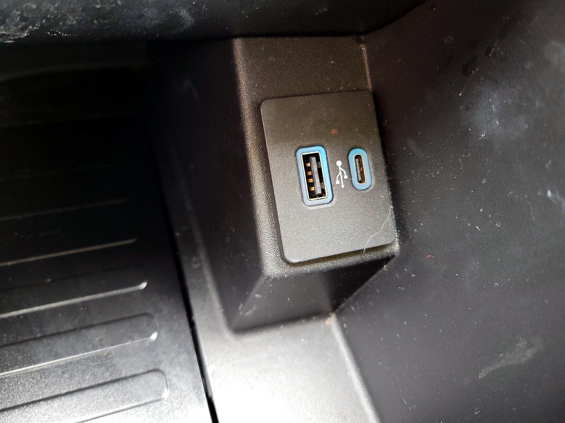 Thumbnail: 2022 Ford Edge - 16