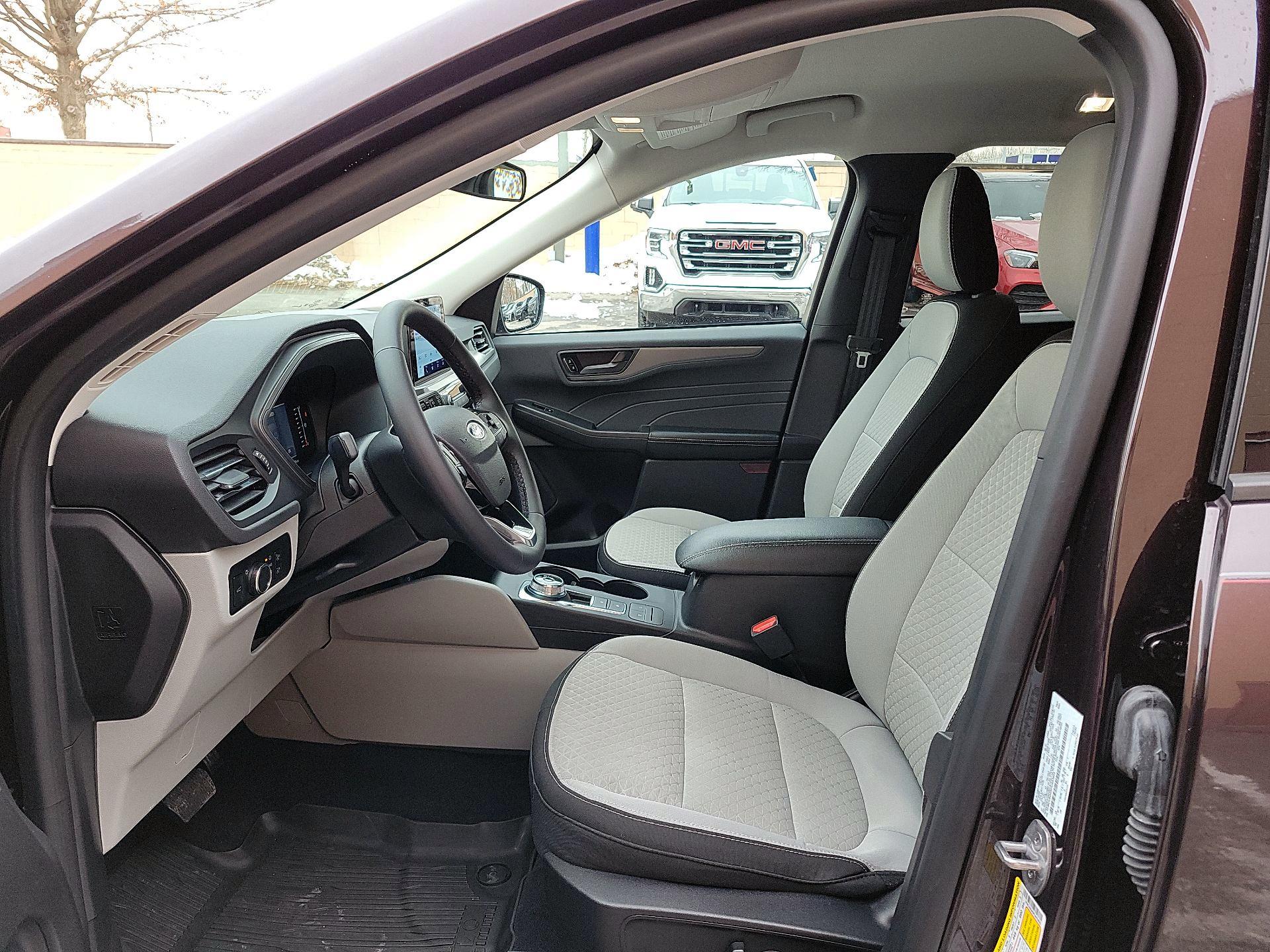 Thumbnail: 2023 Ford Escape - 9